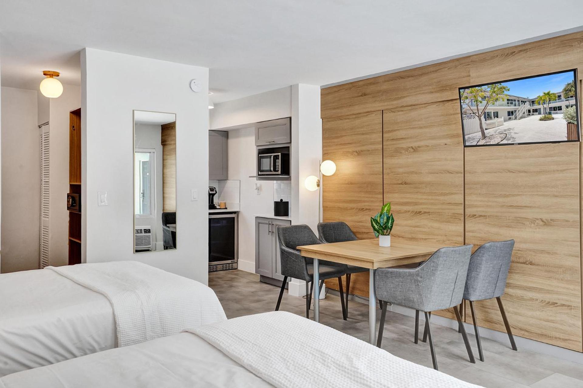Premium Two Doubles with Kitchenette  - Photo 3
