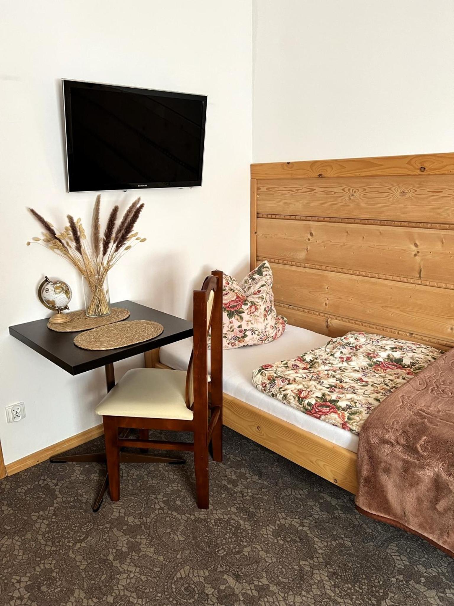 Economy Quadruple Room - Photo 1