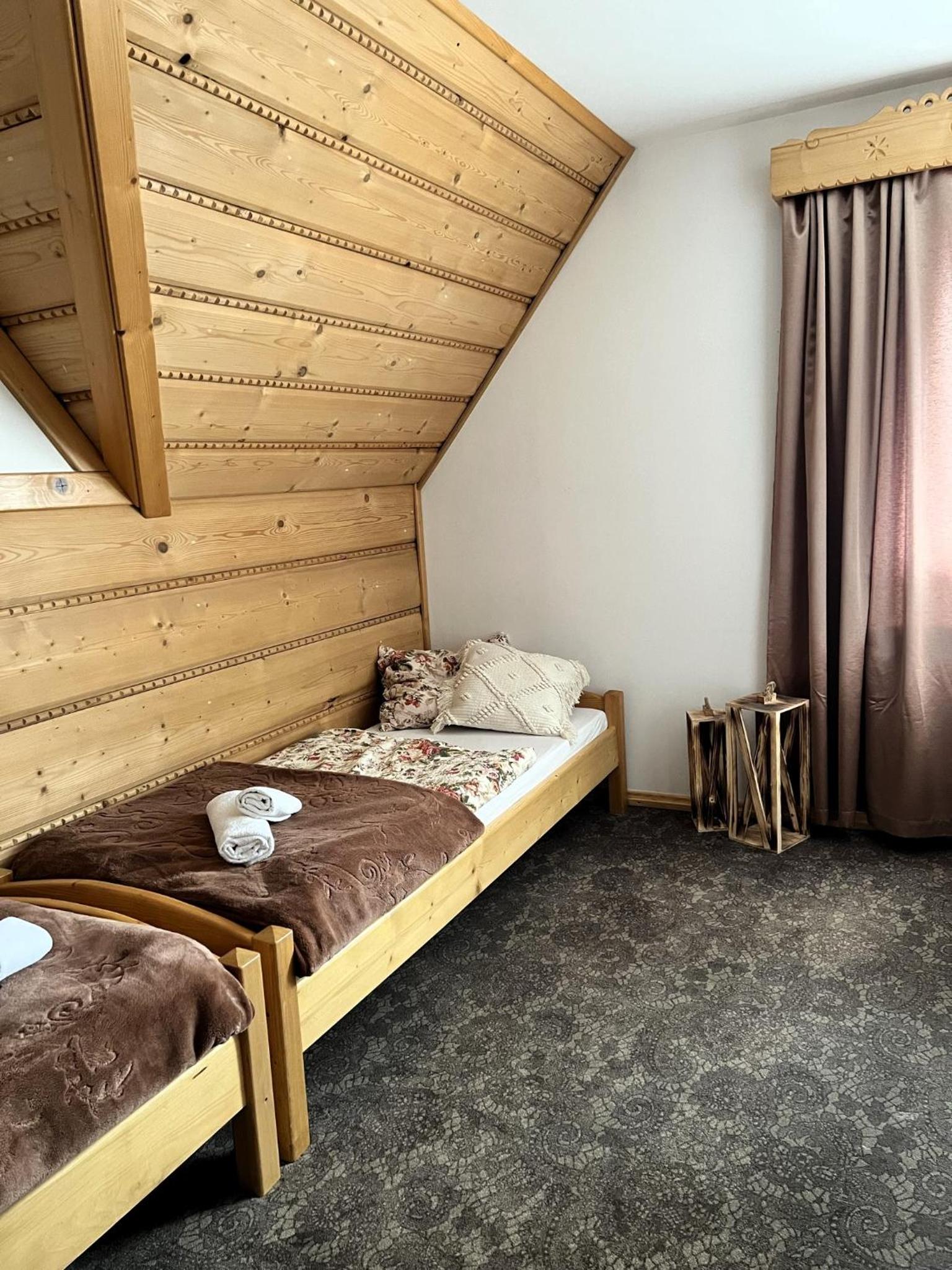 Economy Quadruple Room - Photo 6