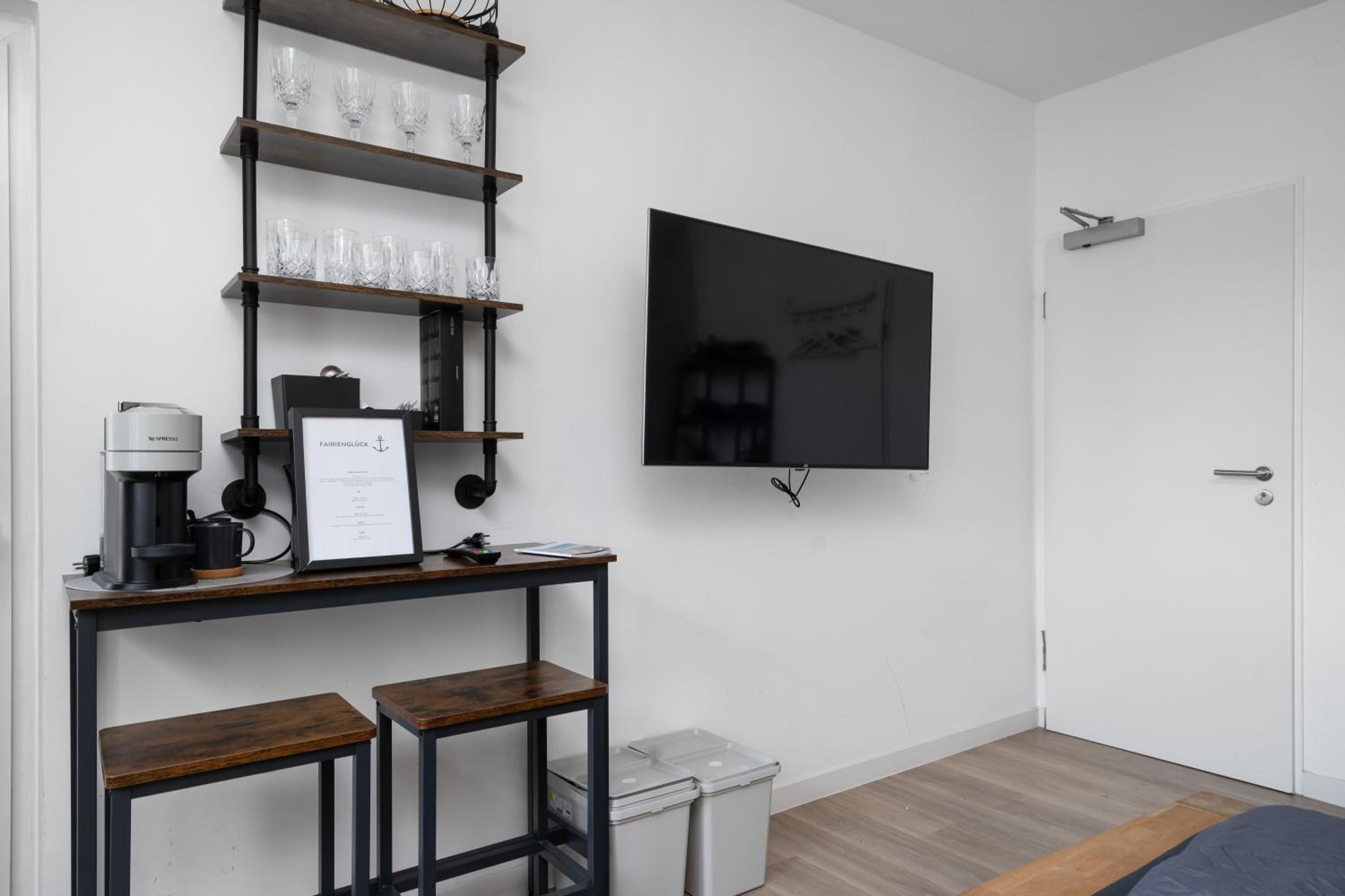 One-Bedroom Apartment photo 1