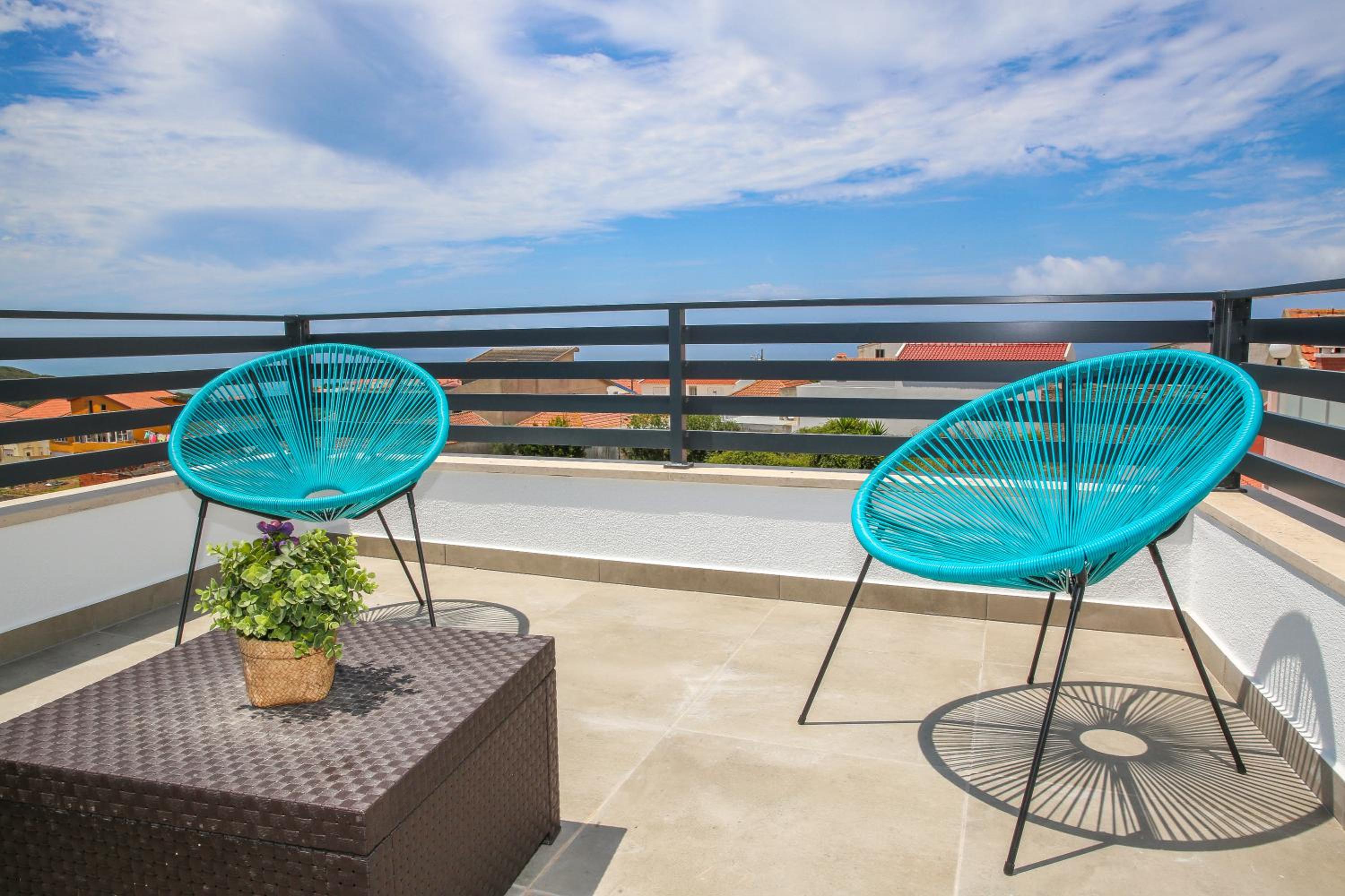 King Suite with Balcony - Photo 4