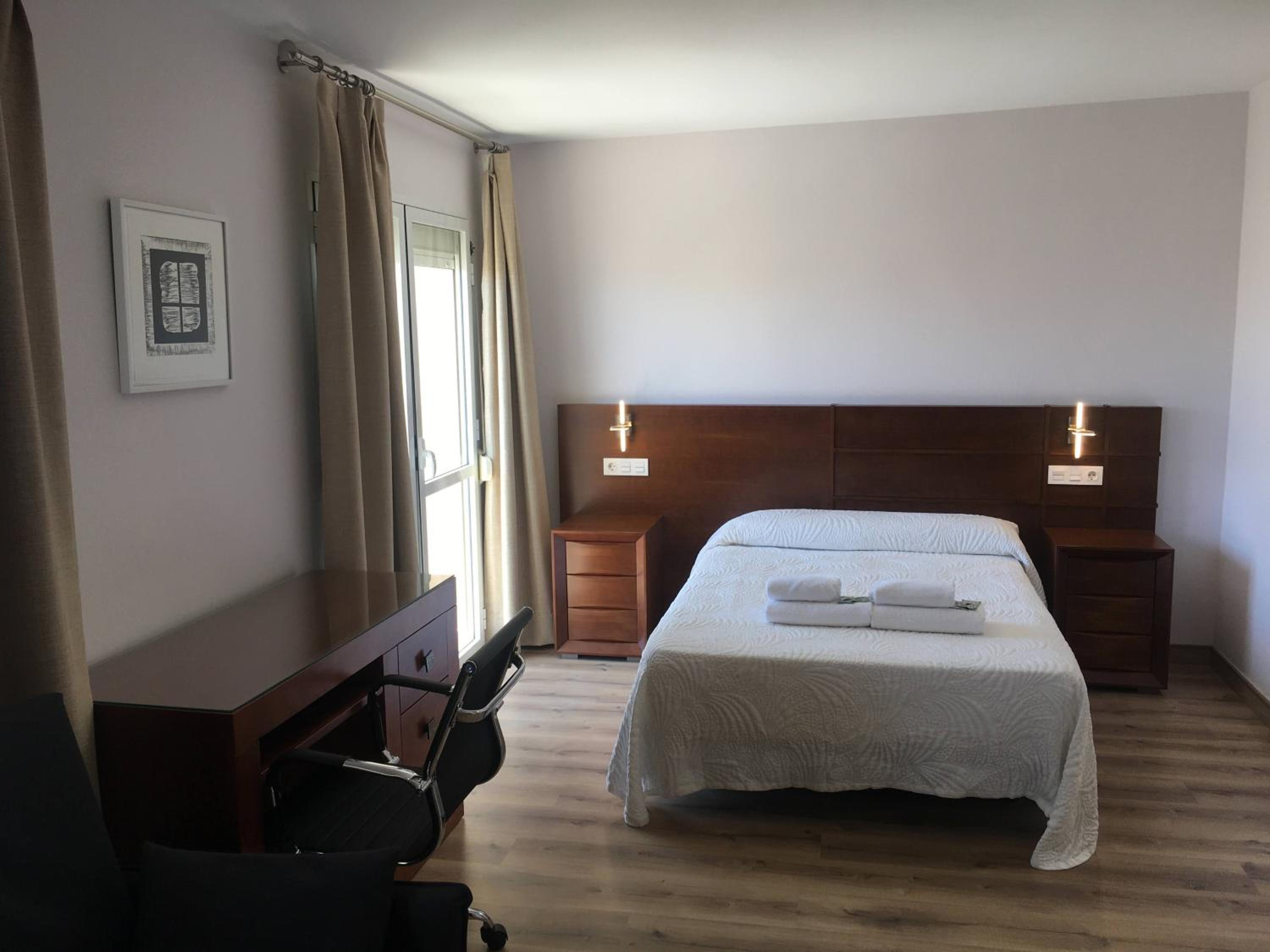 Double Room with Balcony - Photo 4