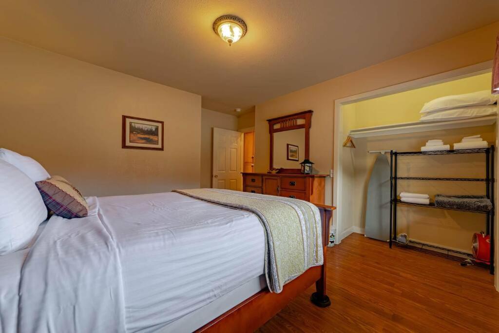 Three-Bedroom House photo 3