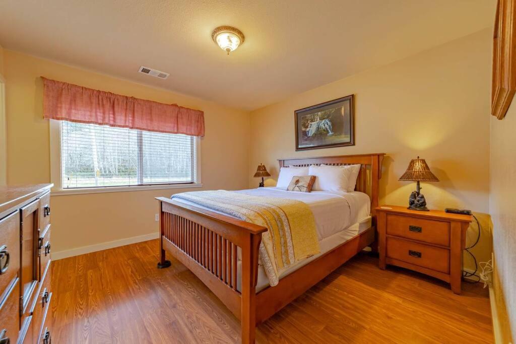 Three-Bedroom House photo 2