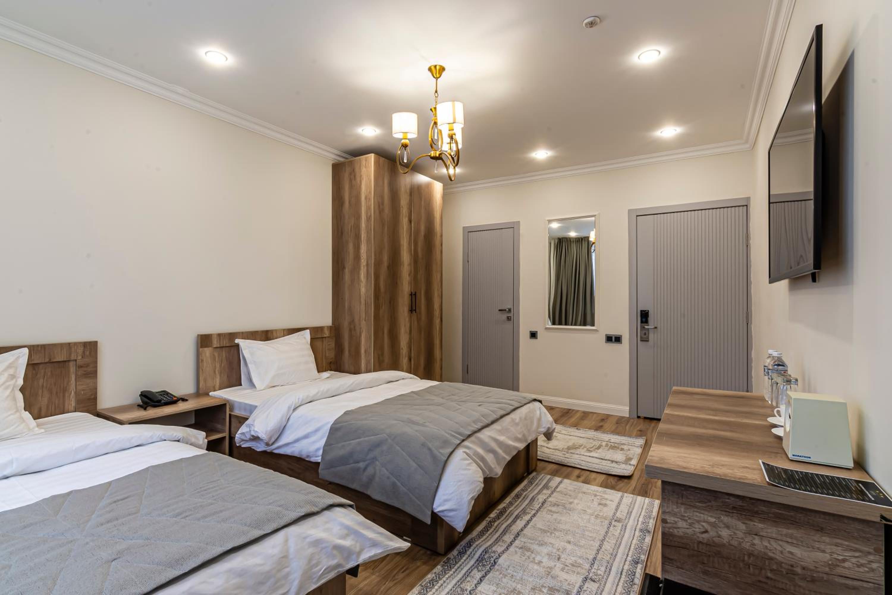 Twin Room with Shower - Photo 3