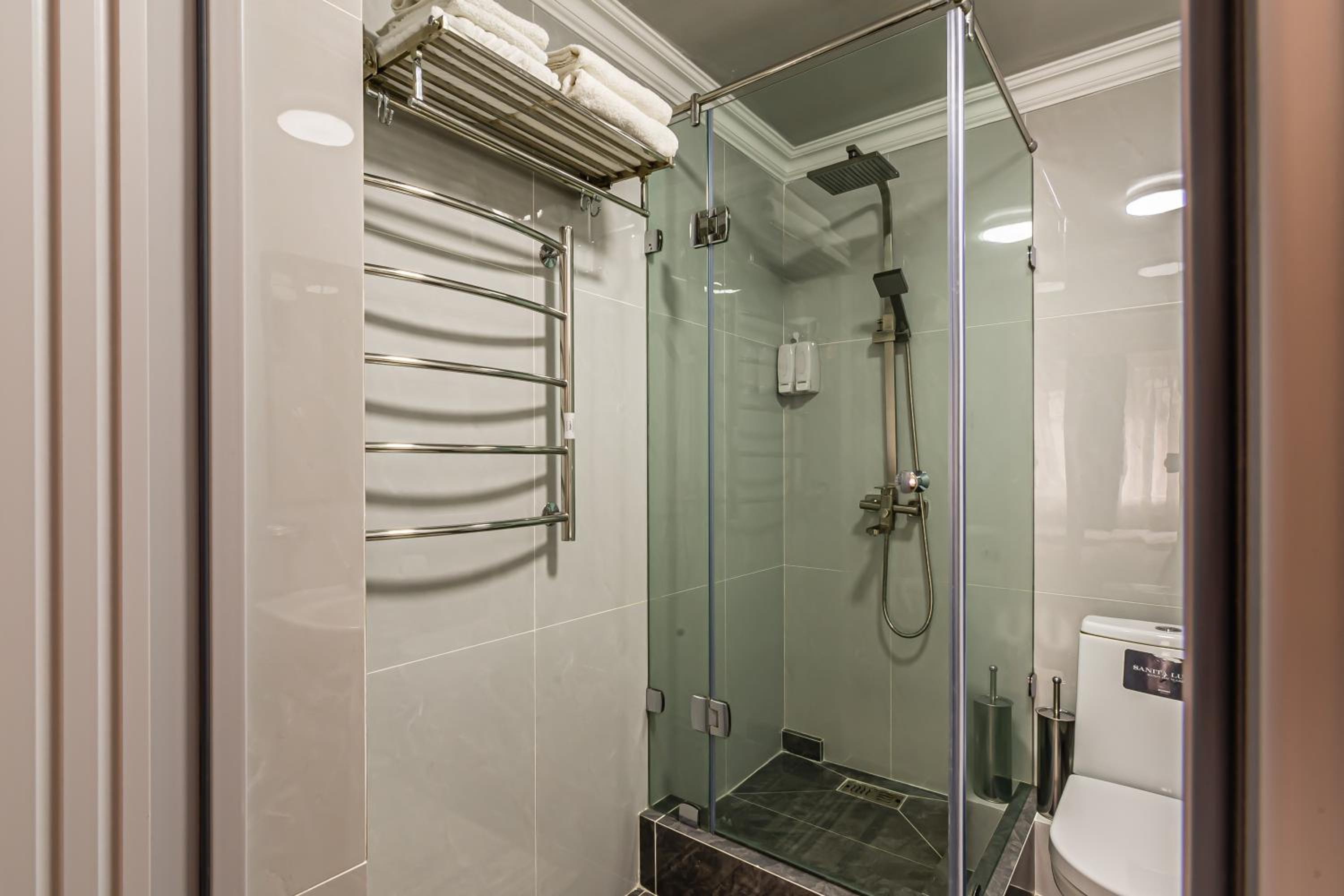 Twin Room with Shower - Photo 8