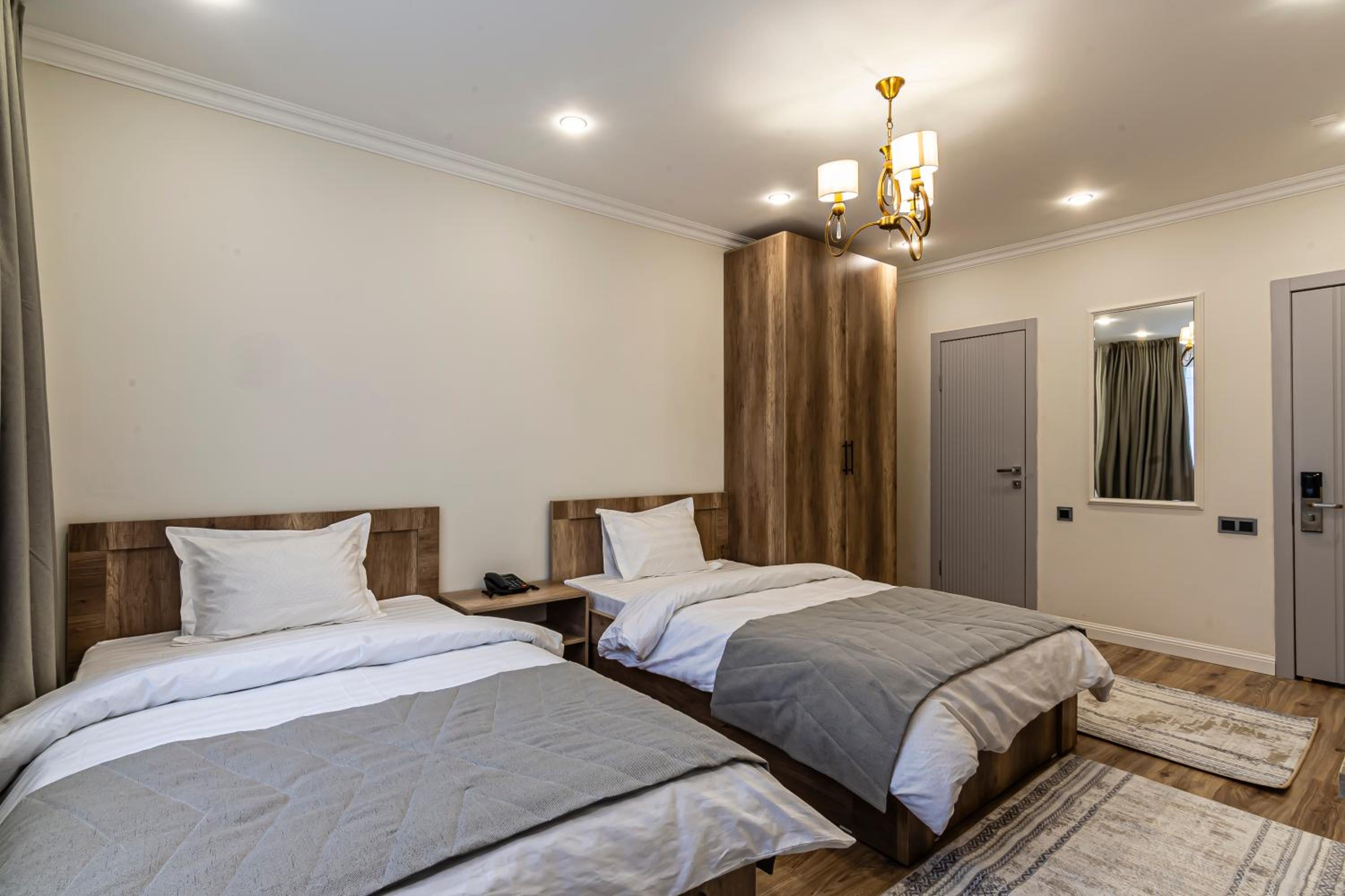 Twin Room with Shower - Photo 9