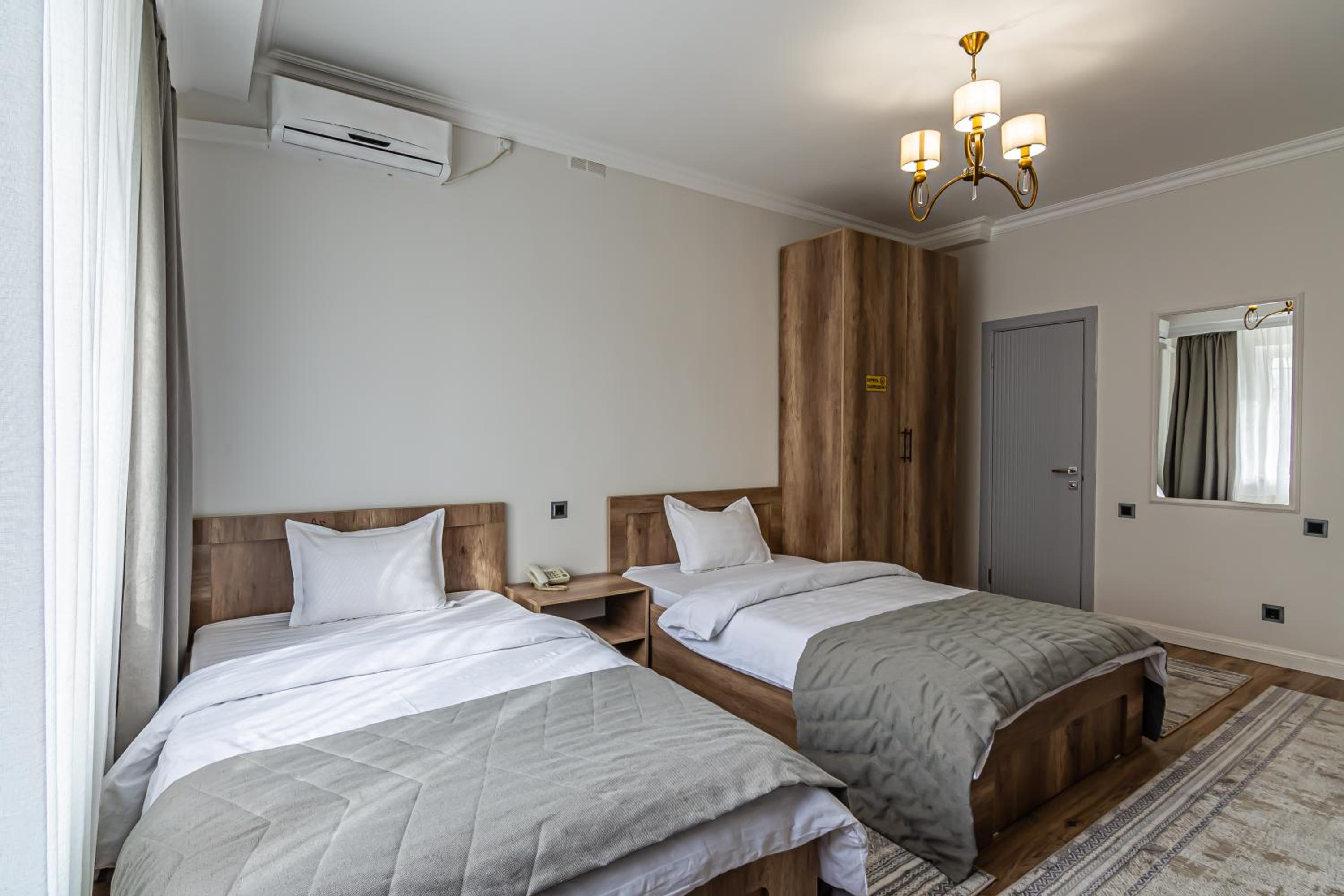 Twin Room with Shower - Photo 16