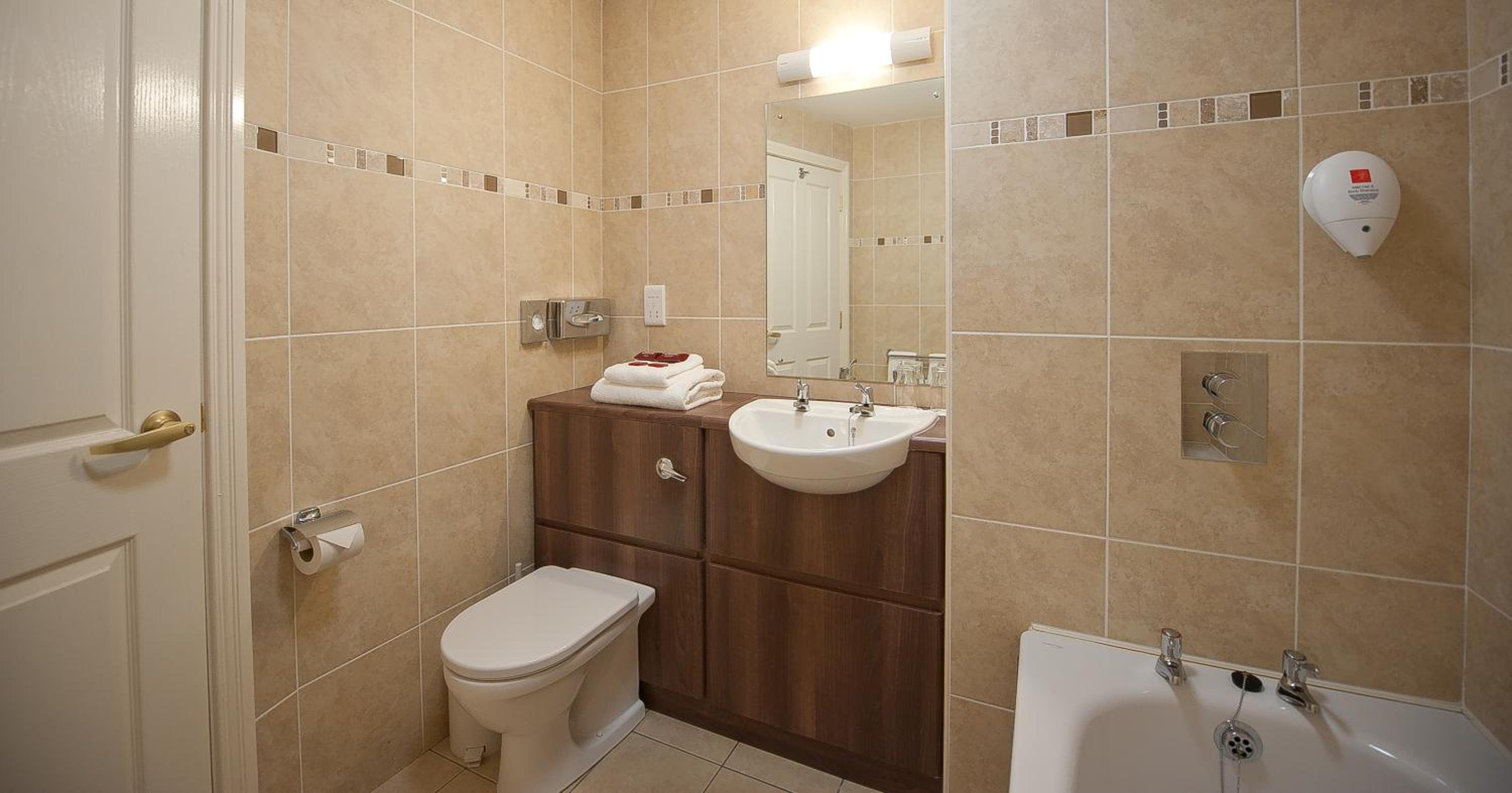Deluxe Double or Twin Room - Photo 5