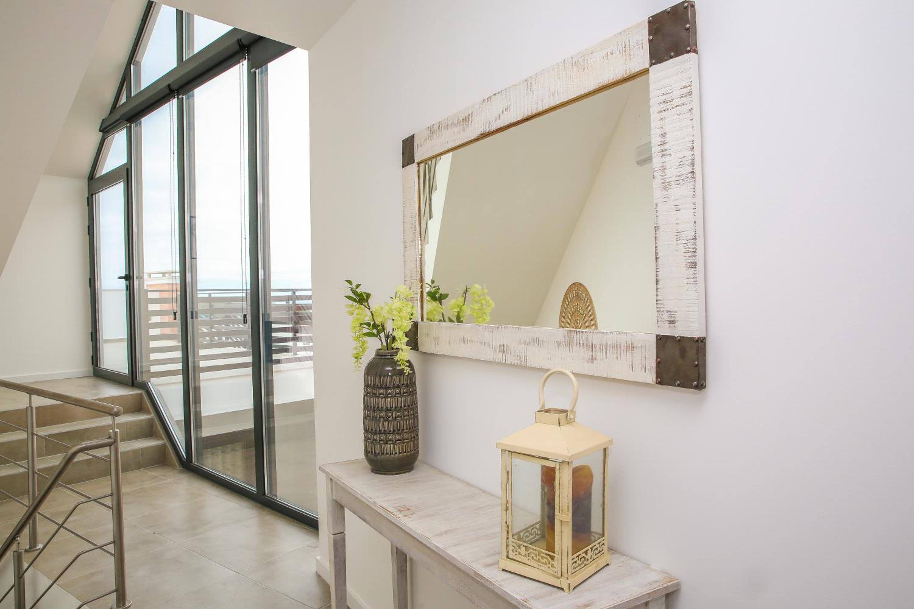 King Suite with Balcony - Photo 37