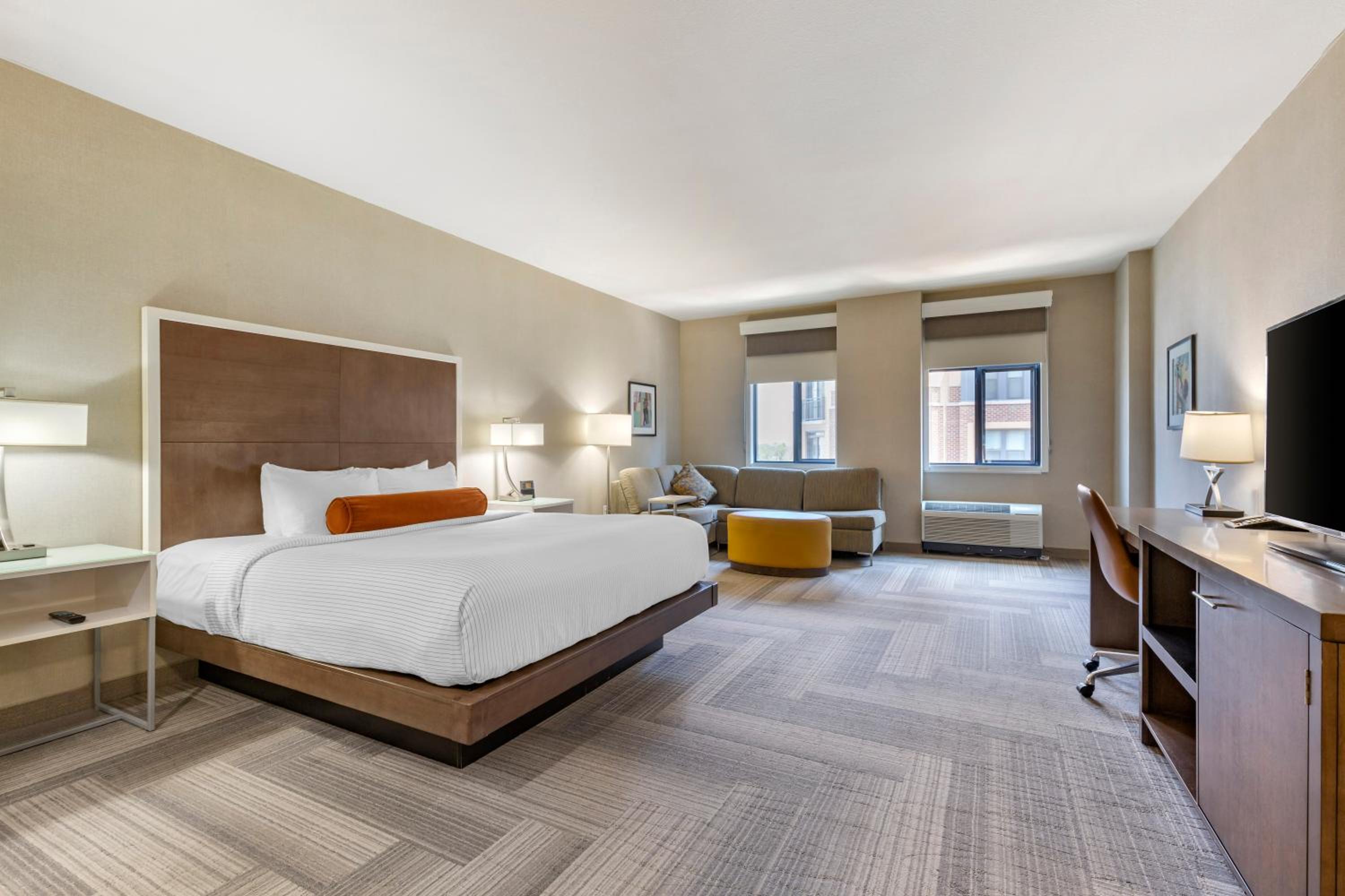 King Room - Accessible/Non Smoking/Larger Unit