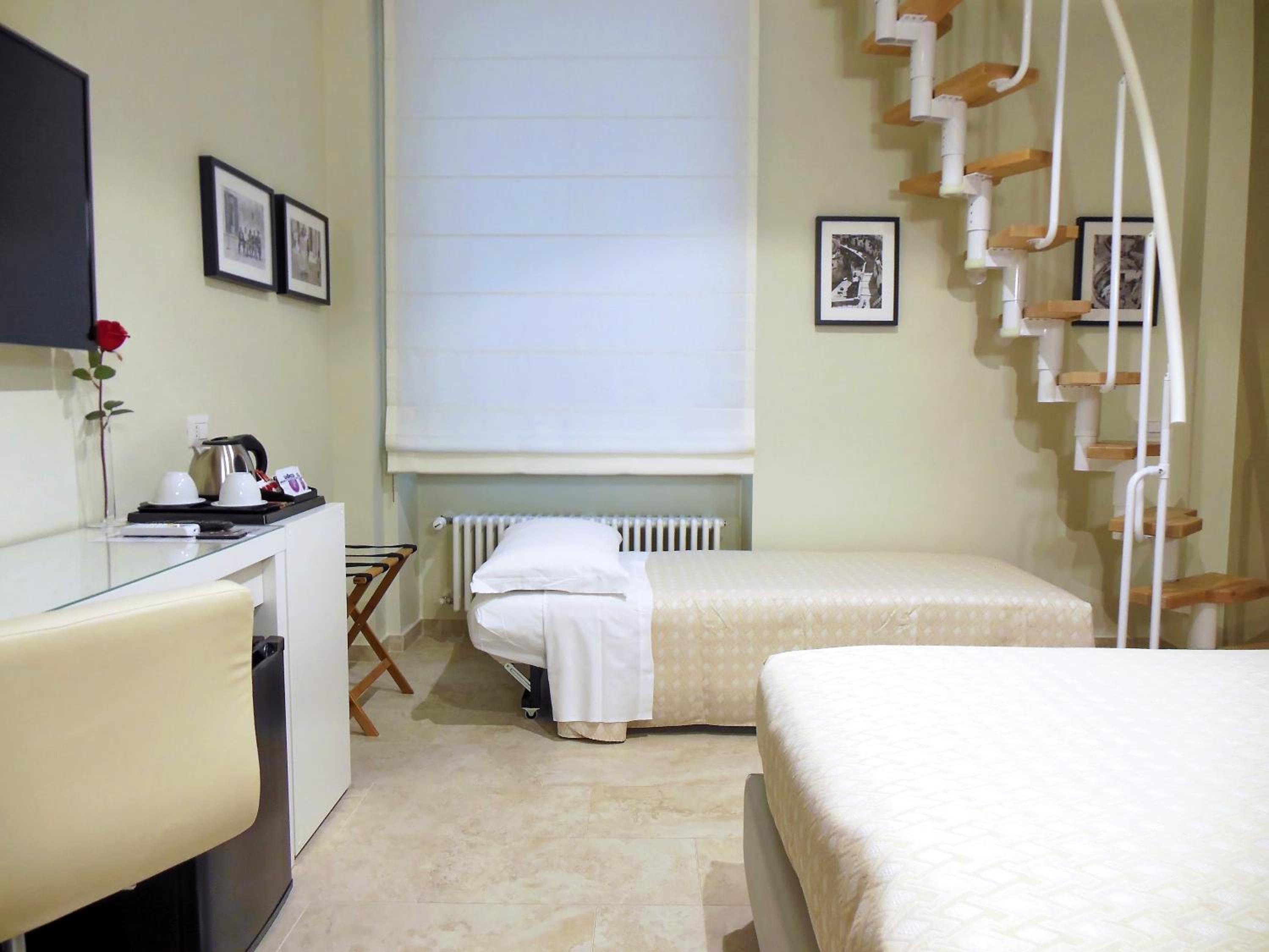 Deluxe Triple Room - Photo 9