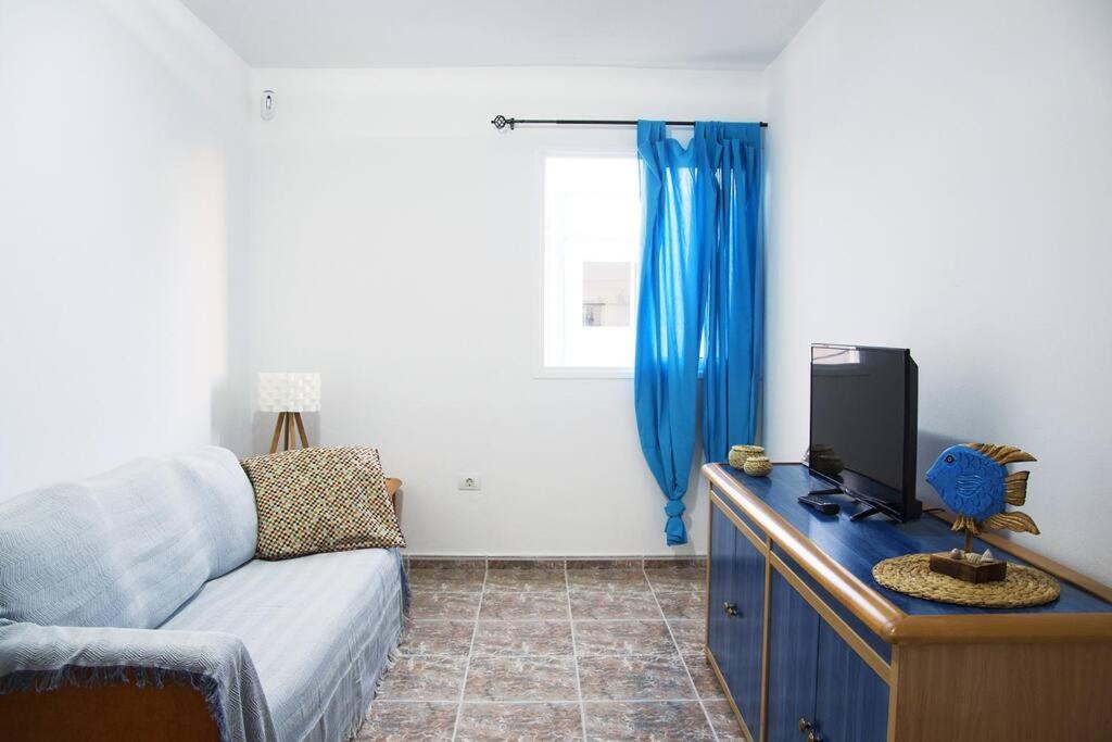 Three-Bedroom House photo 3
