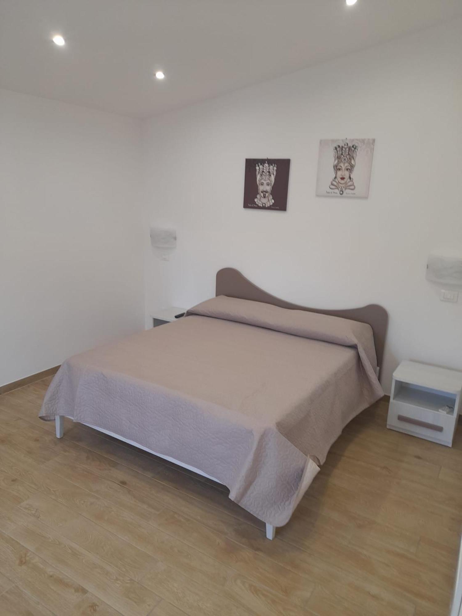 One-Bedroom House photo 1