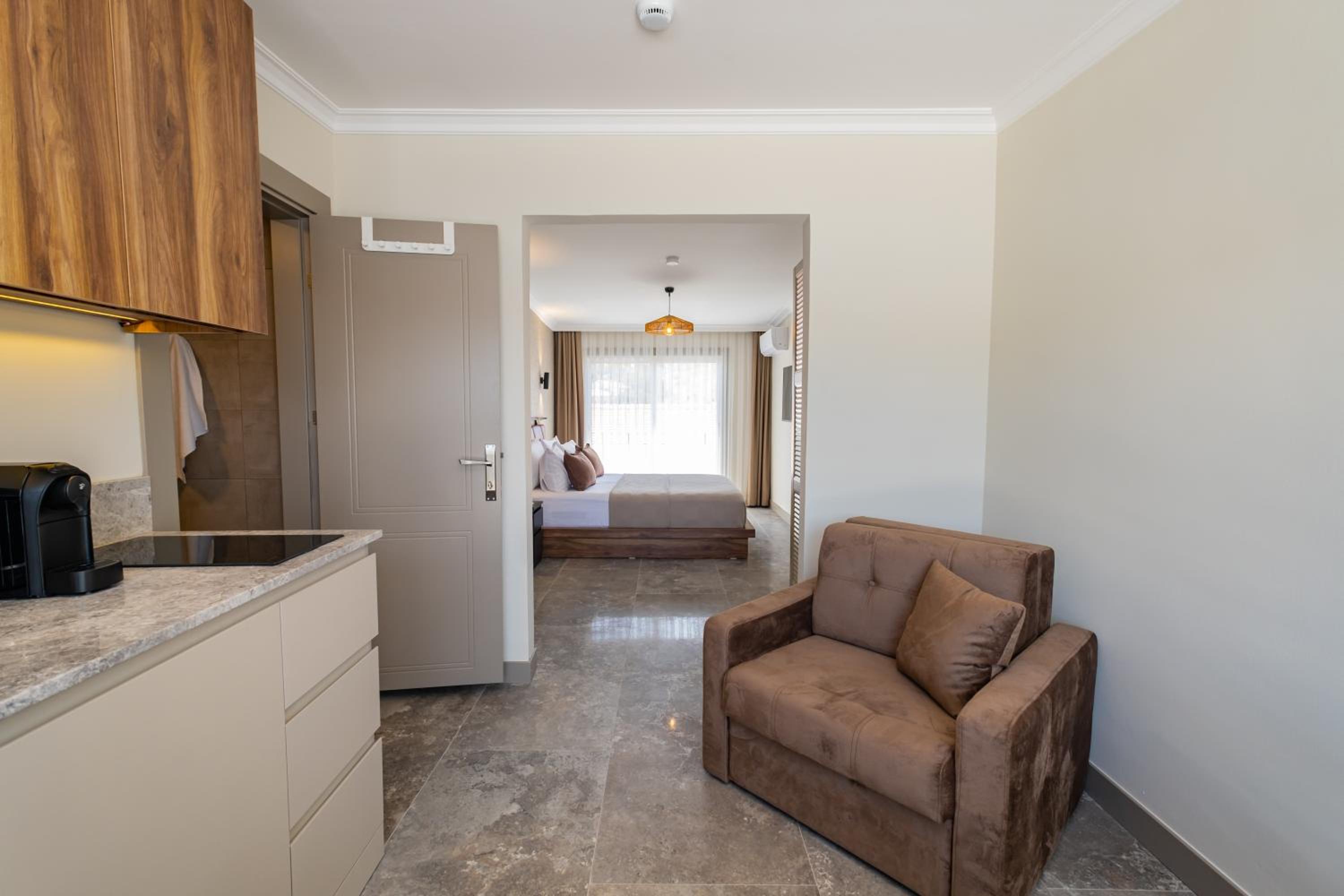 Deluxe Suite with Sea View photo 1