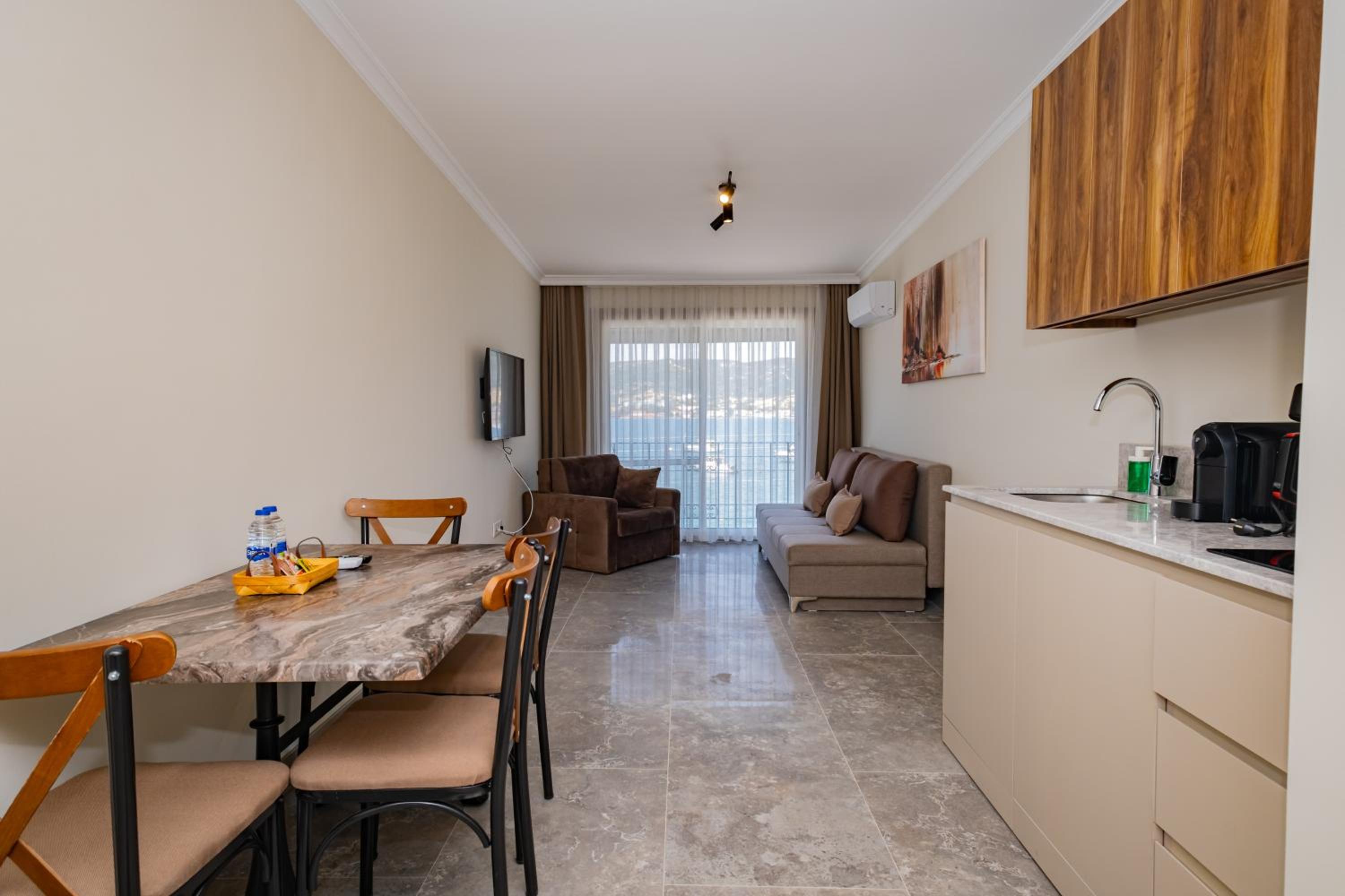 Deluxe Suite with Sea View photo 1
