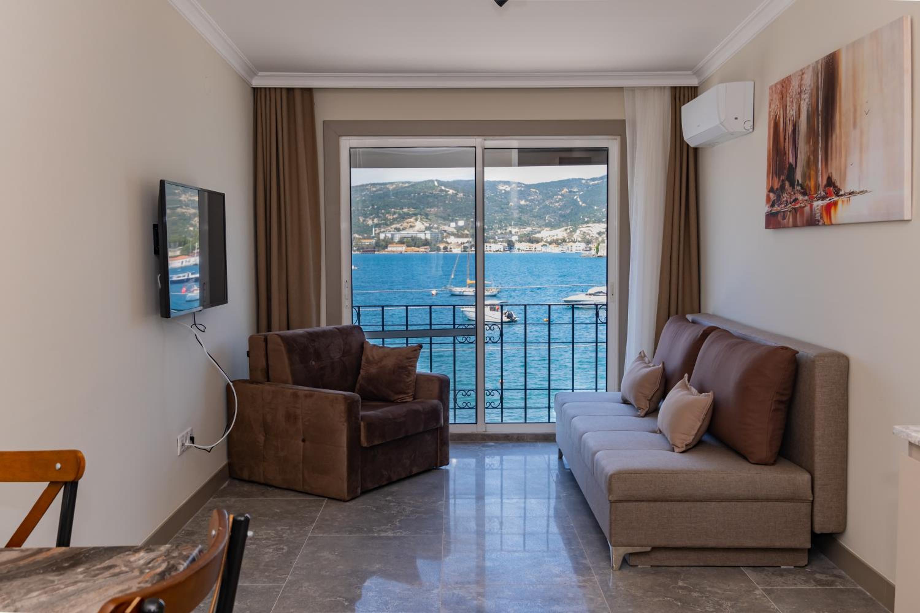 Deluxe Suite with Sea View photo 3