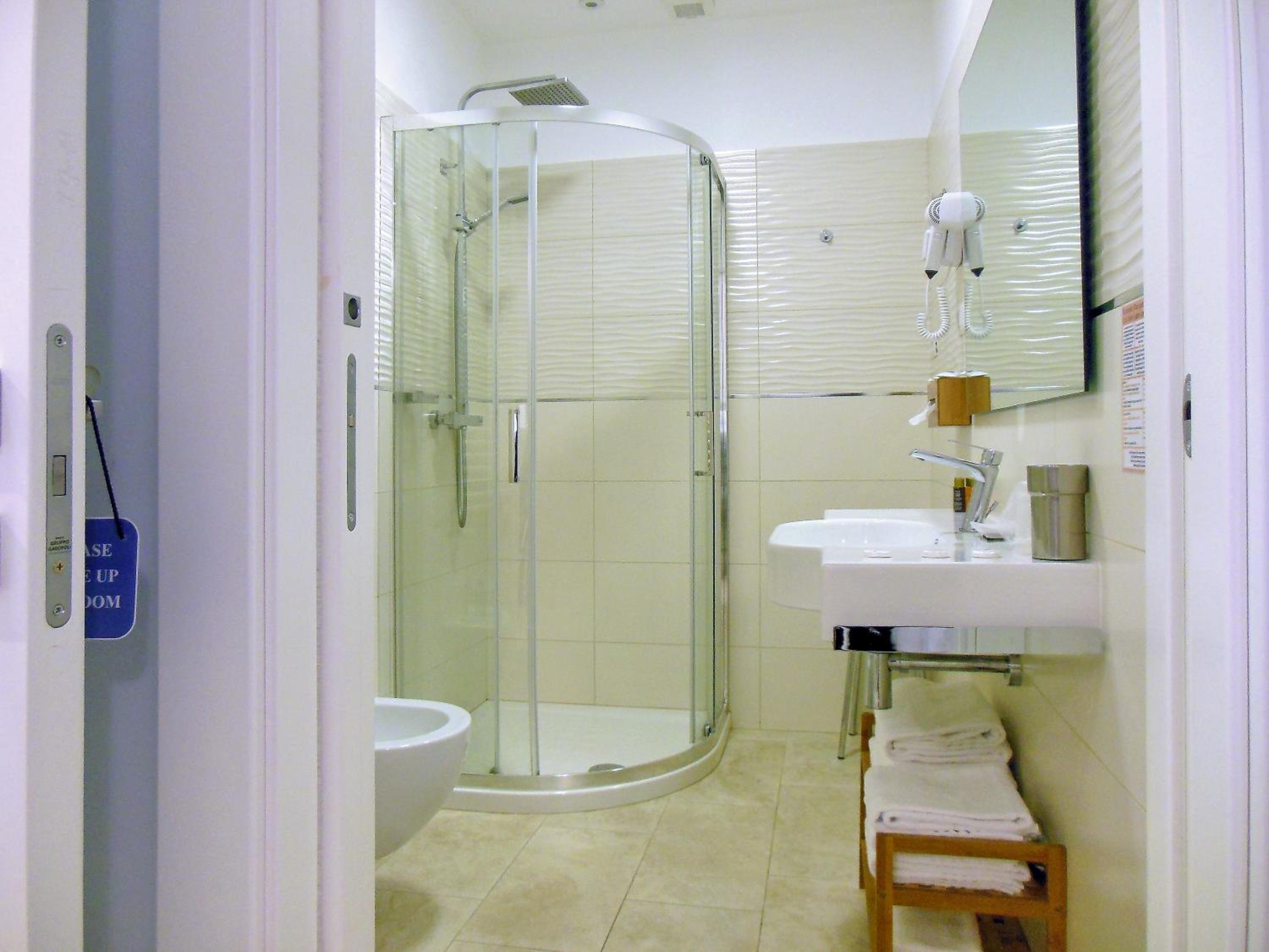 Suite - Photo 20