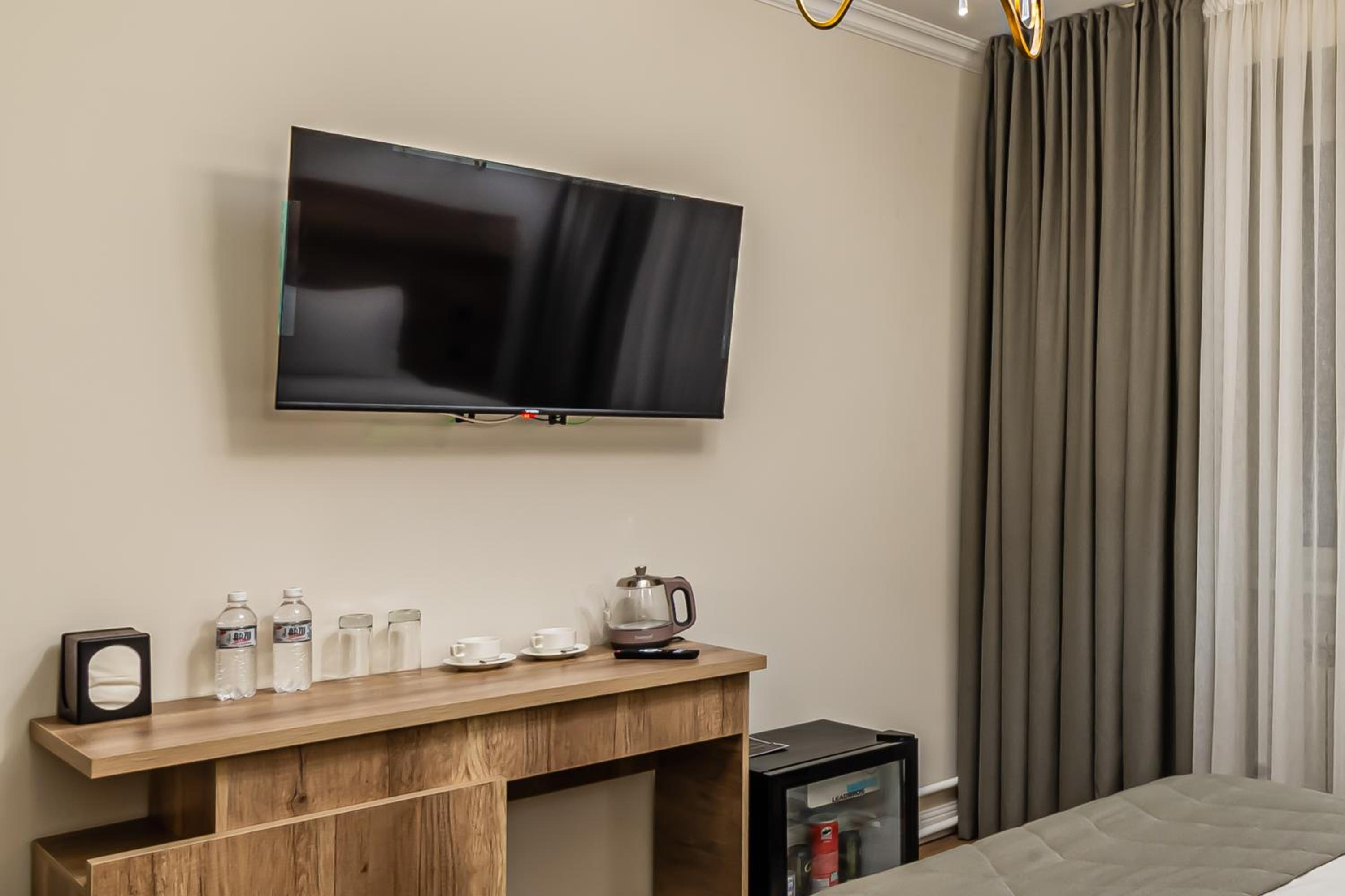 Large Double Room - Photo 2