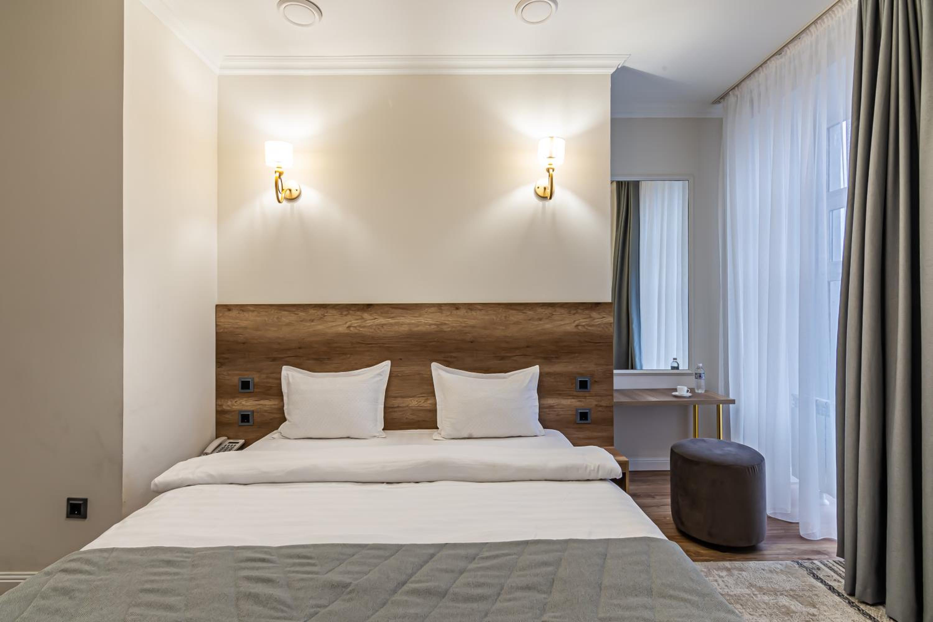 Large Double Room - Photo 6