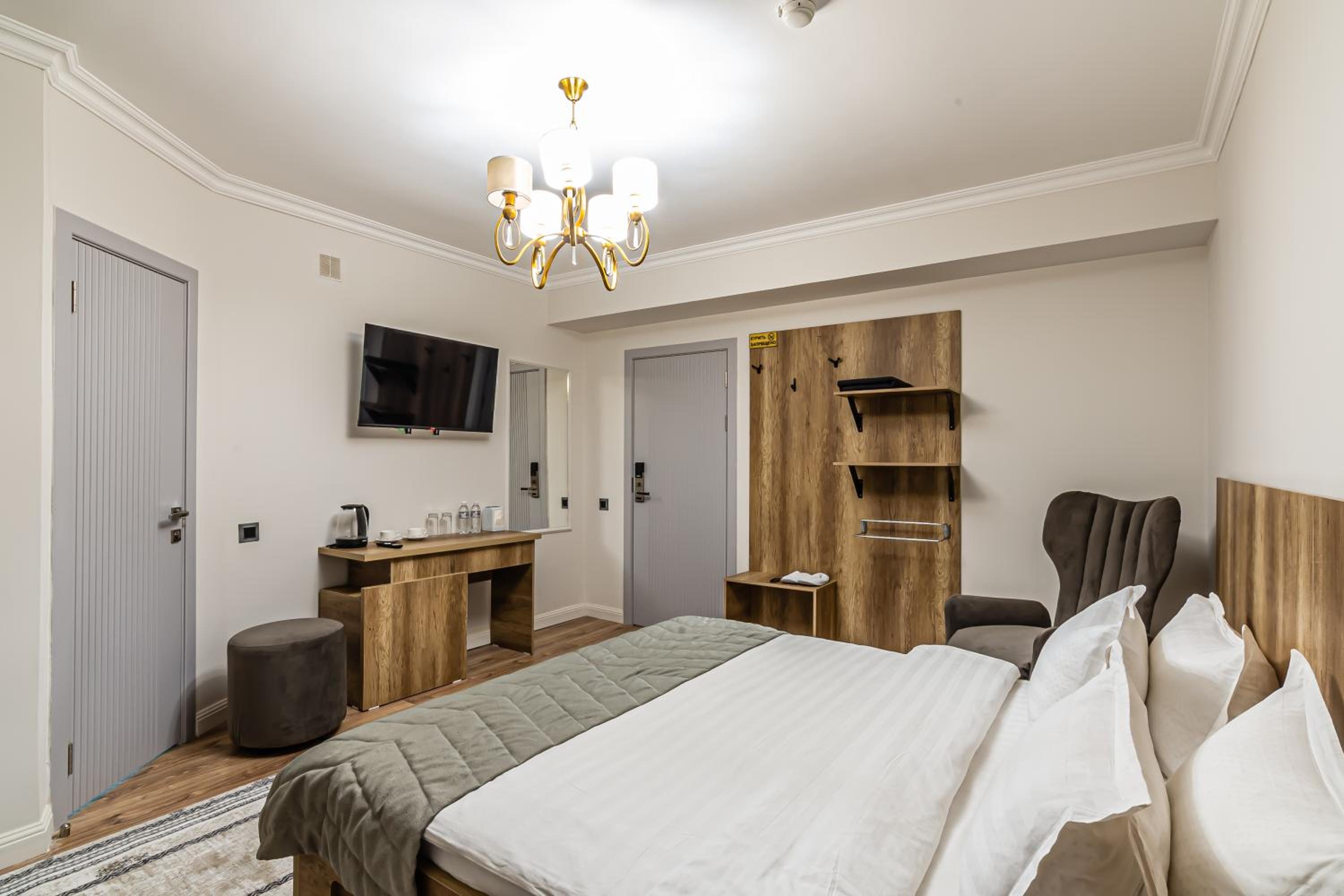 Large Double Room - Photo 5