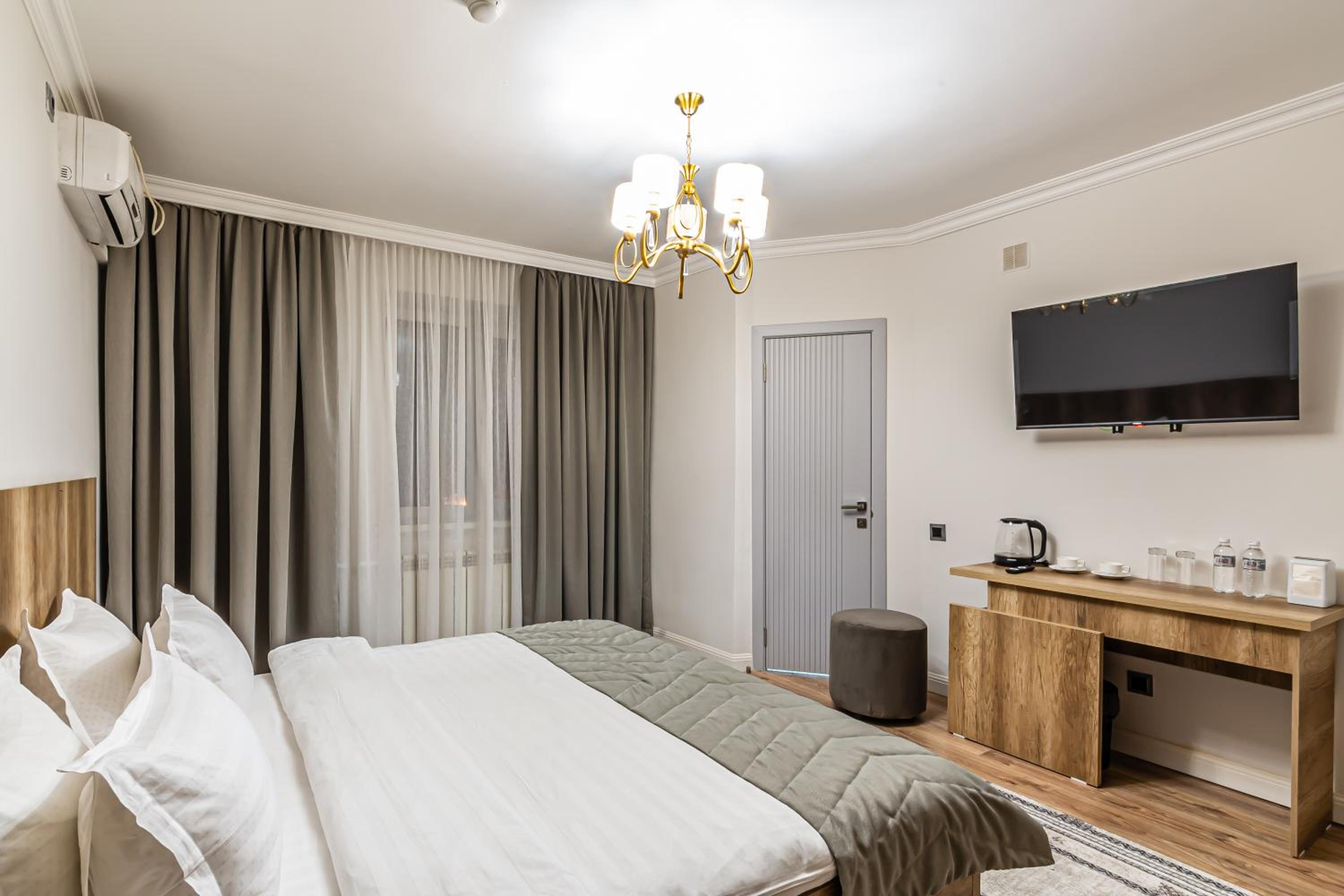 Large Double Room - Photo 4