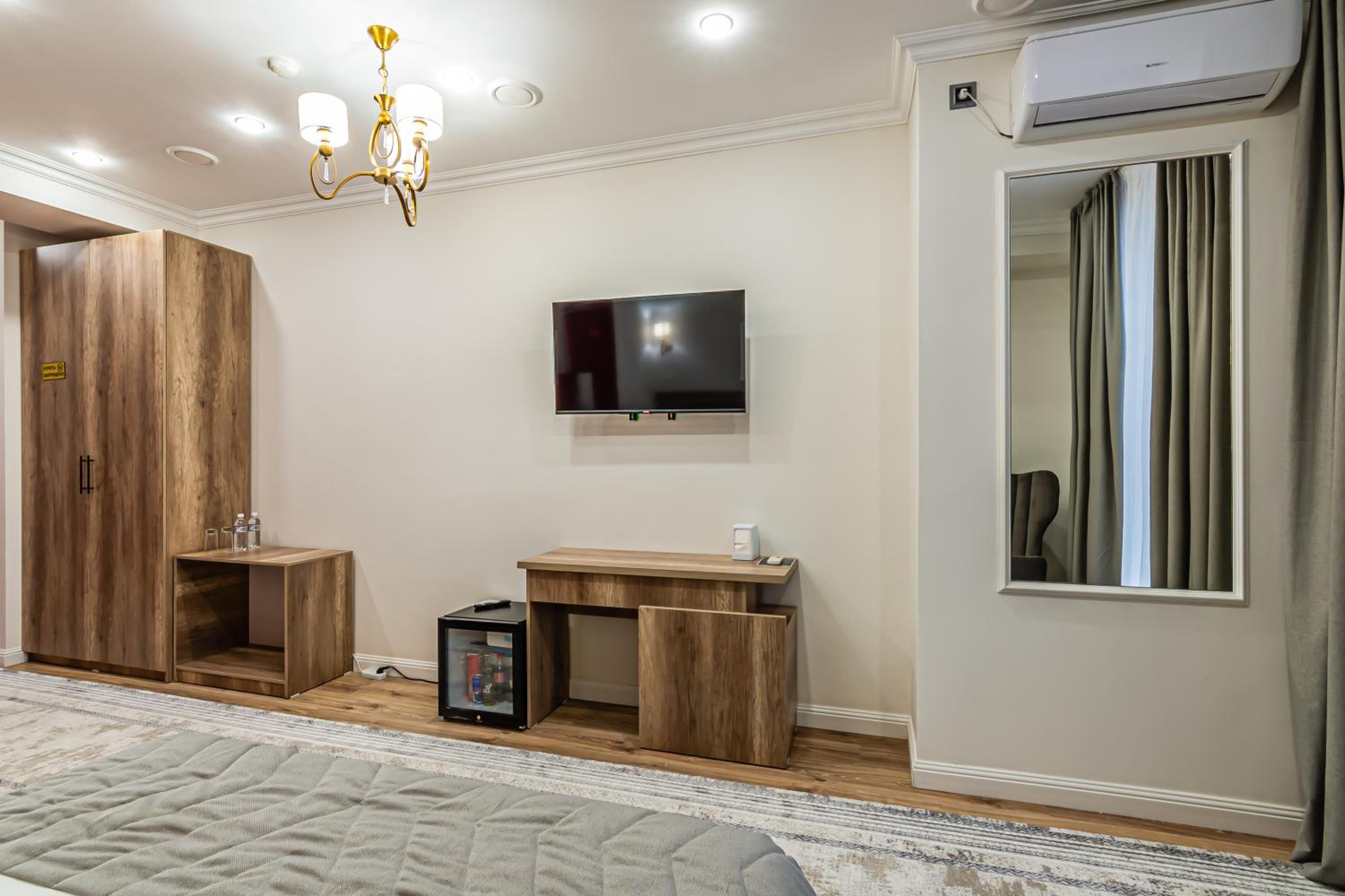 Large Double Room - Photo 19