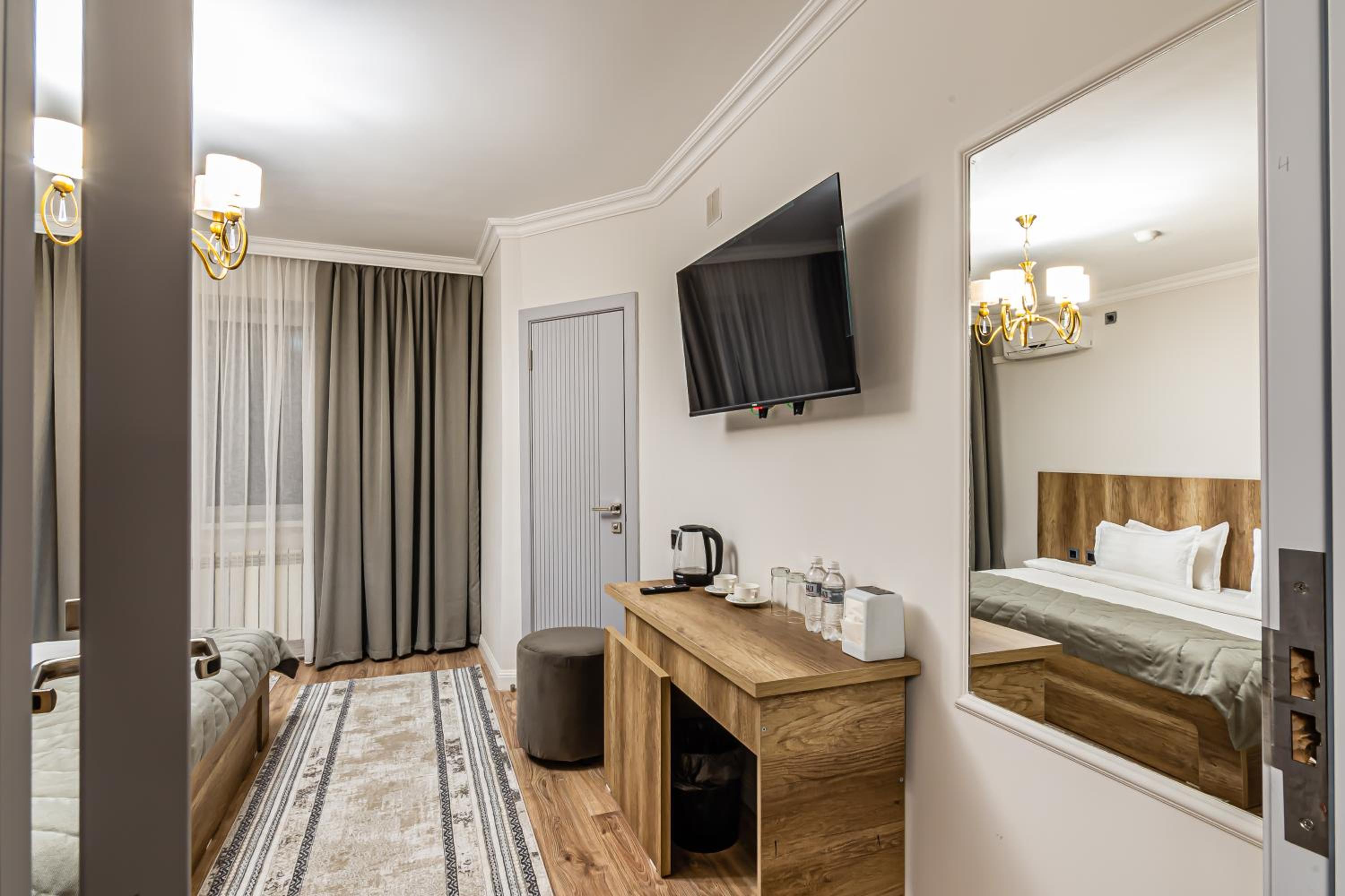 Large Double Room - Photo 20