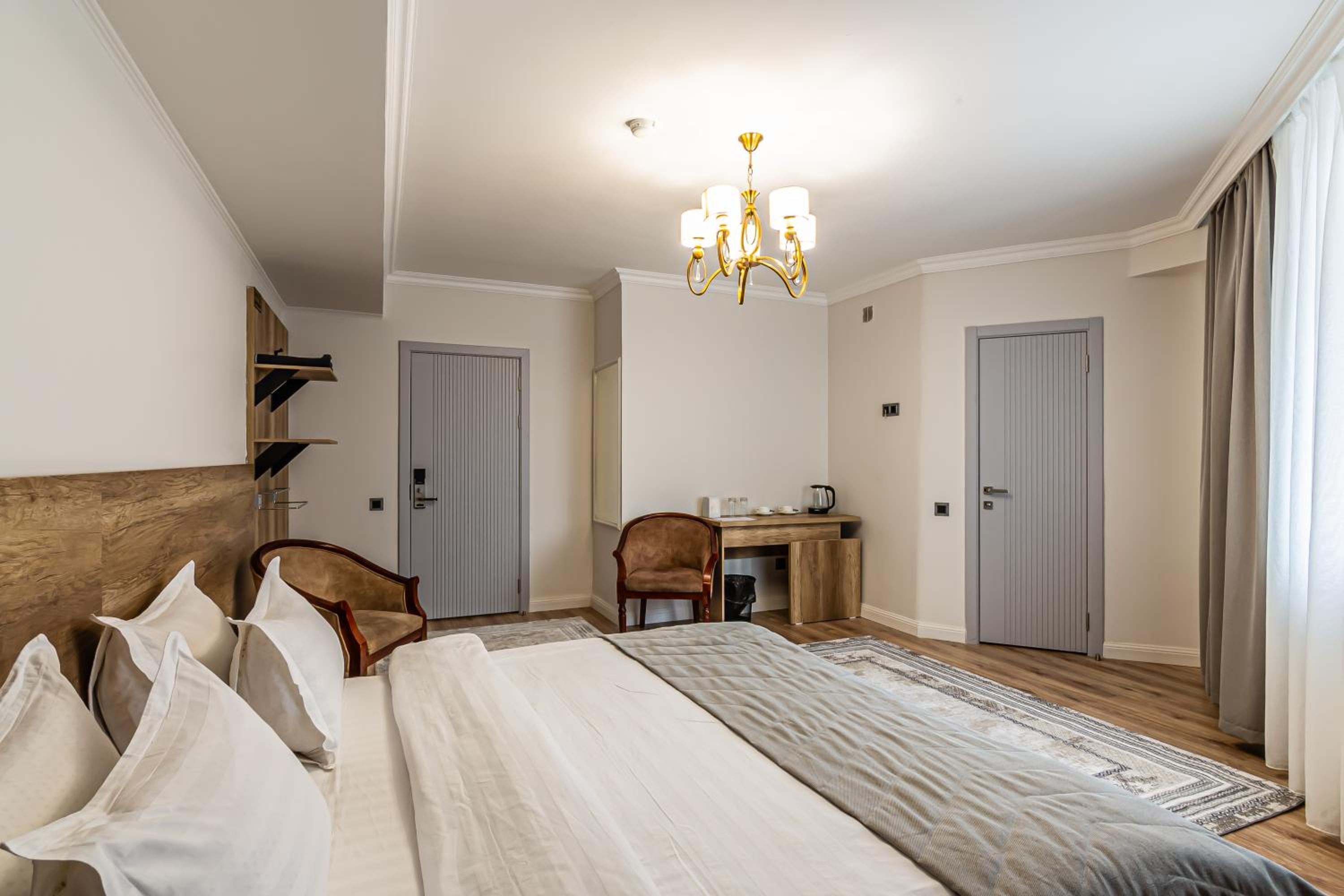 Large Double Room - Photo 16
