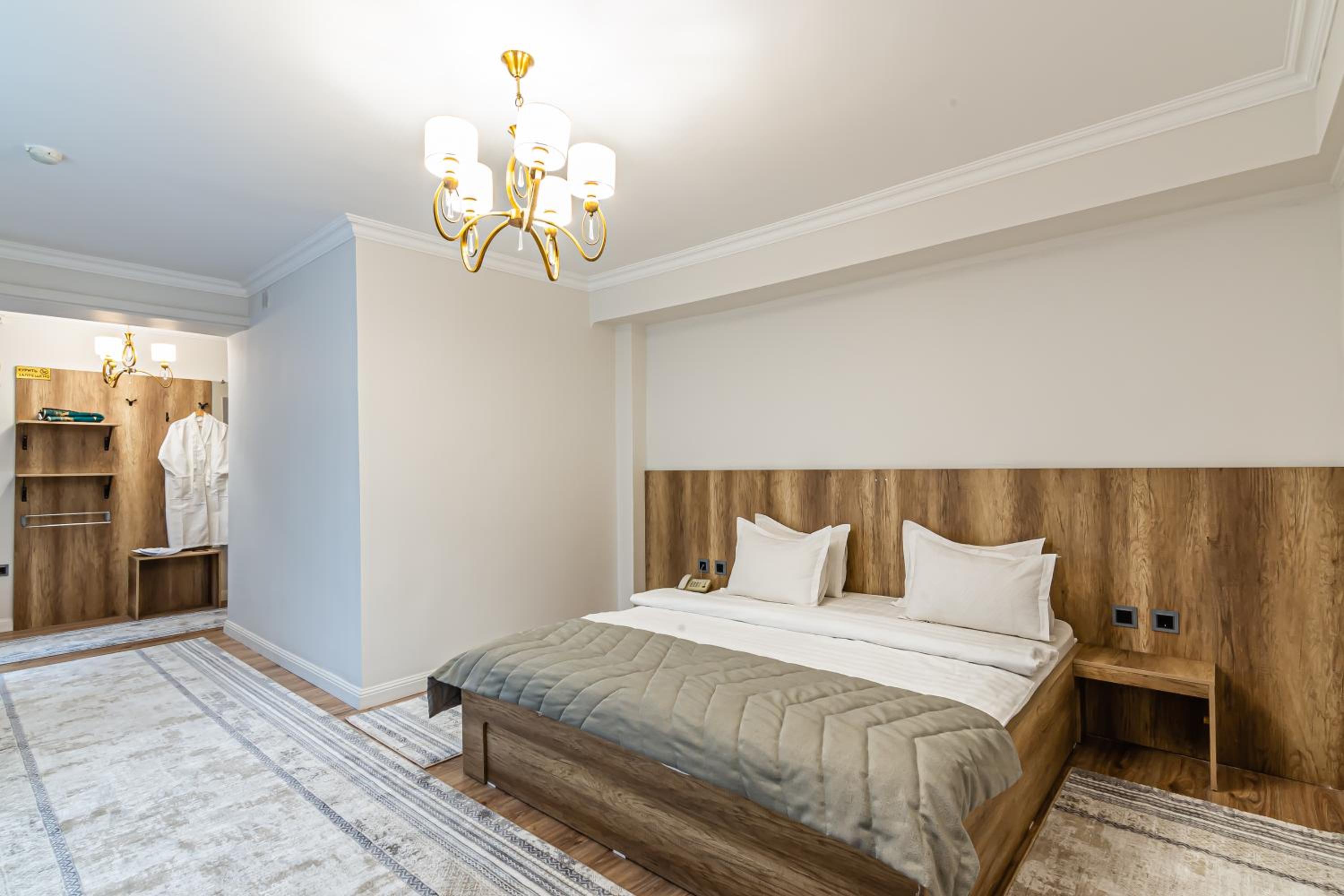Large Double Room - Photo 21