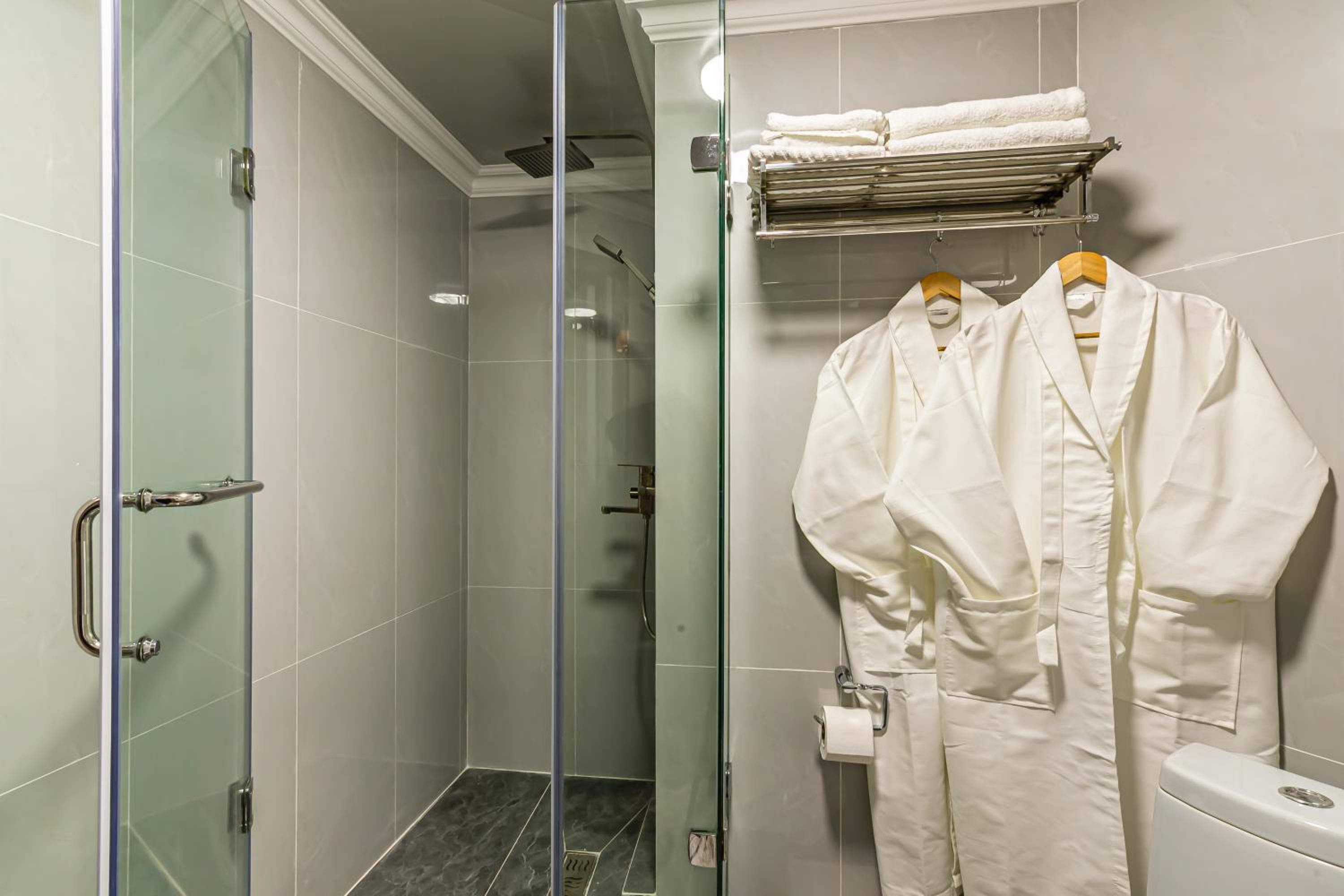 Large Double Room - Photo 14