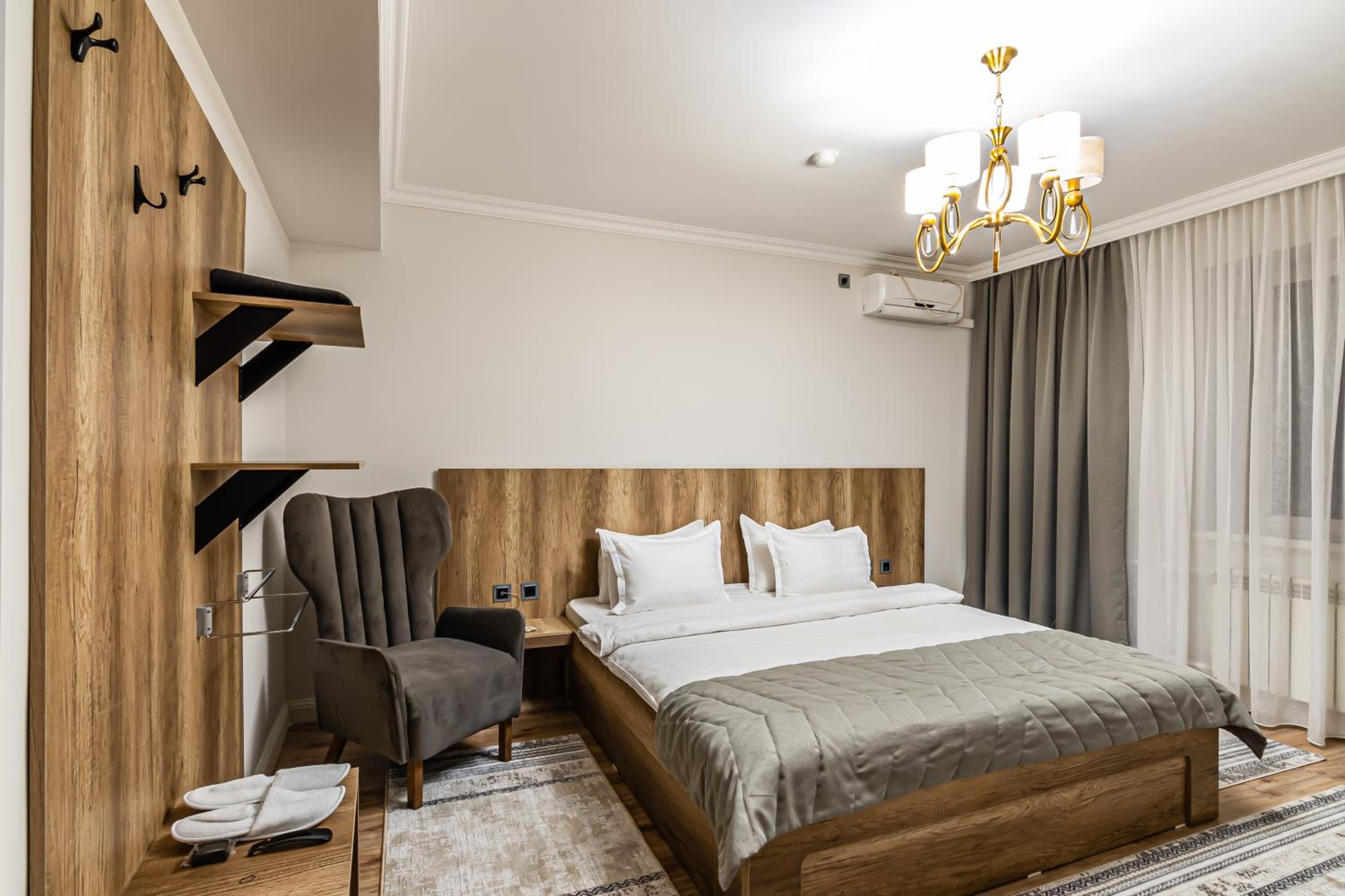 Large Double Room - Photo 7