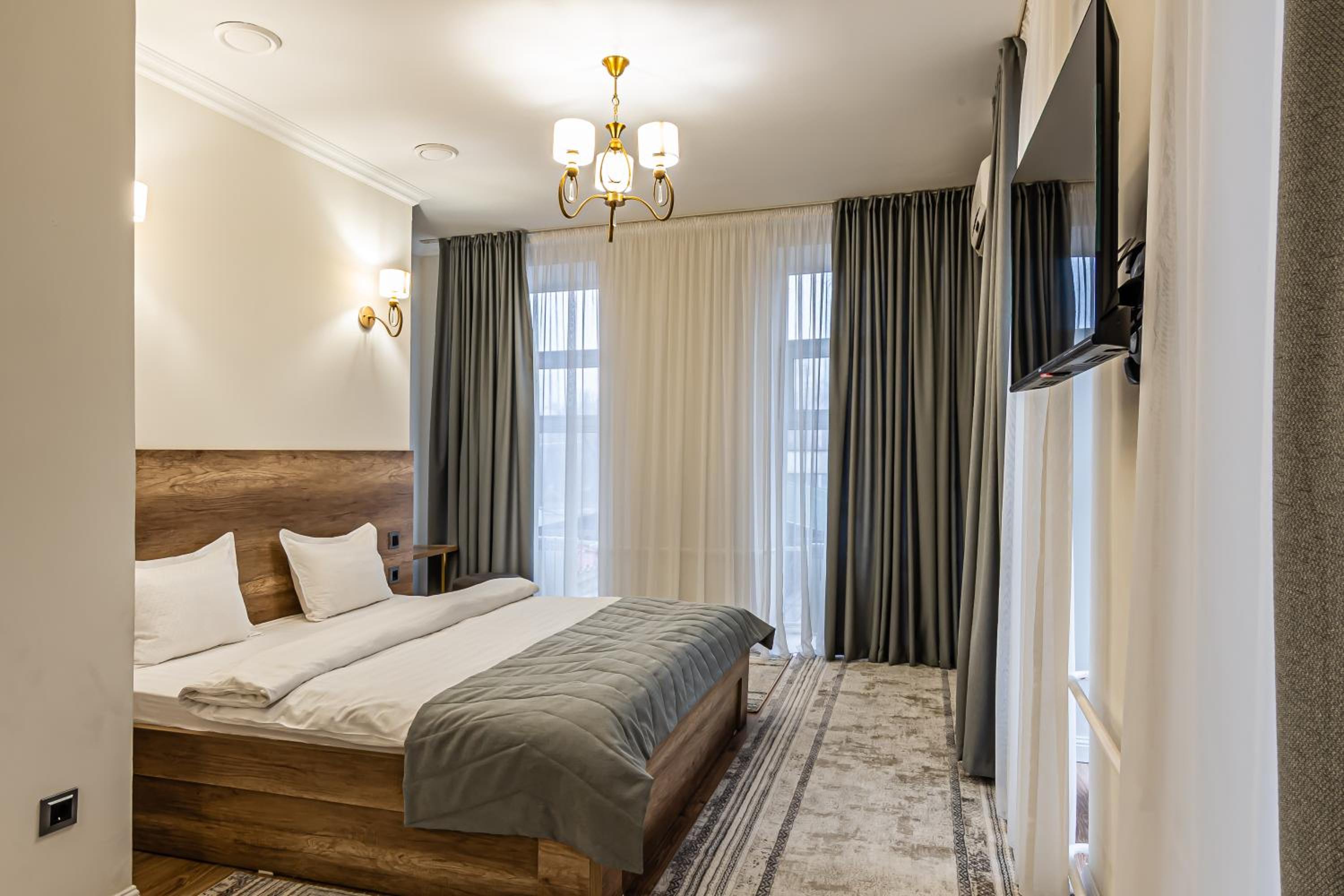 Large Double Room - Photo 12