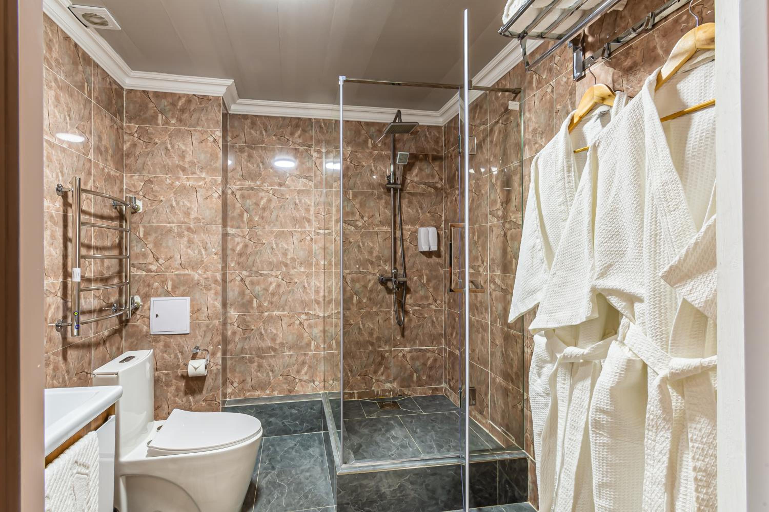 Large Double Room - Photo 47