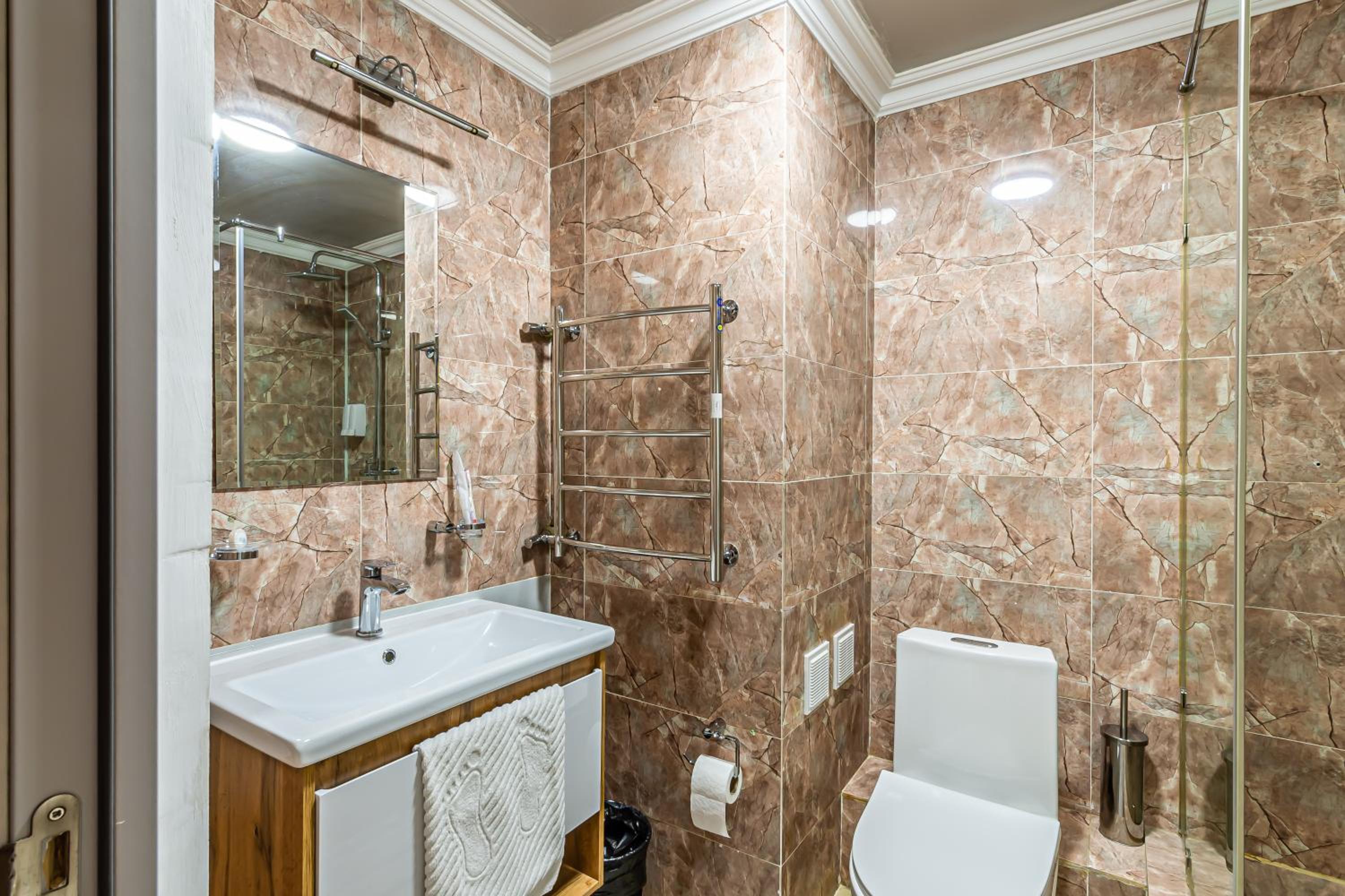 Large Double Room - Photo 46