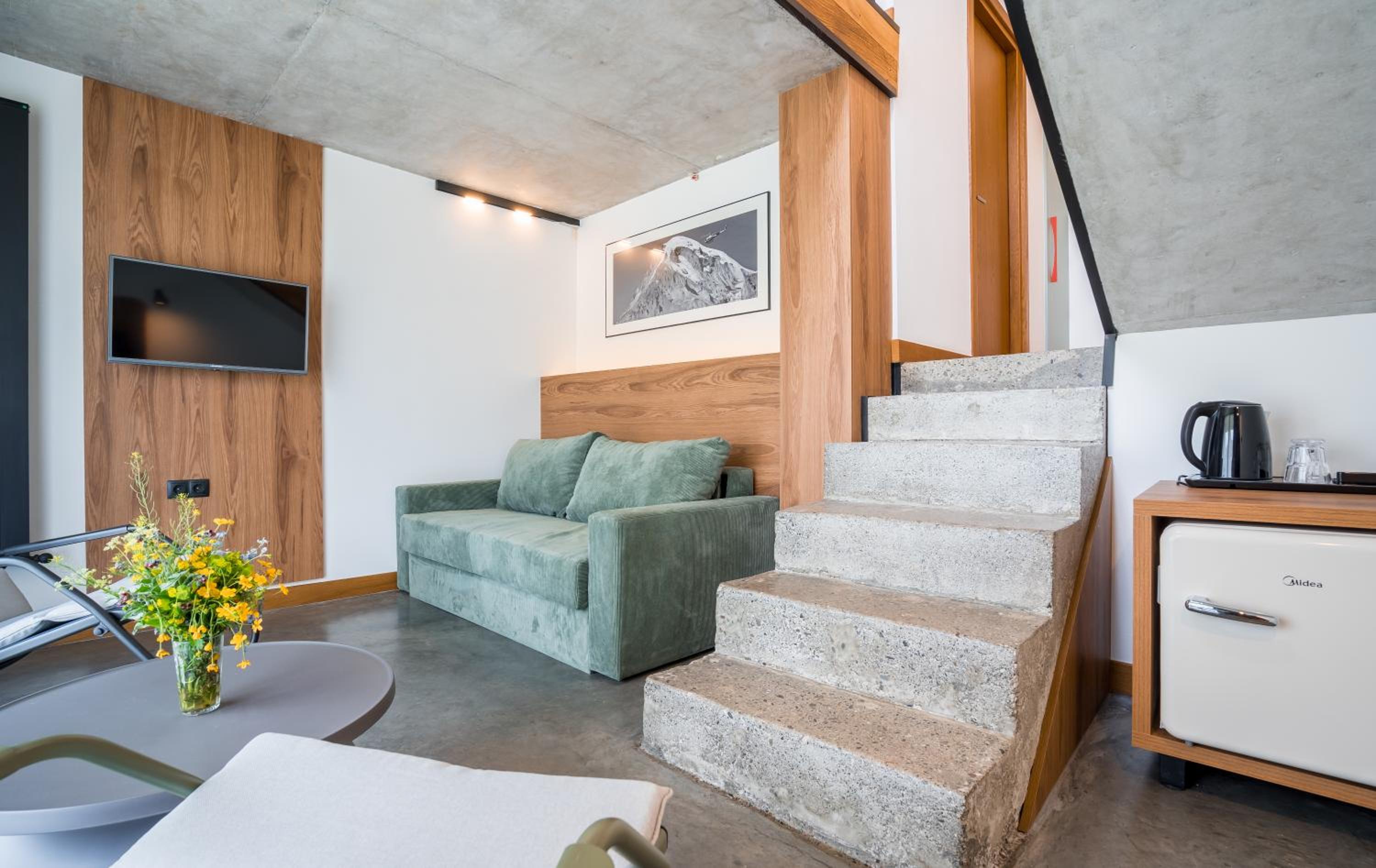 Family Room with Terrace photo 3