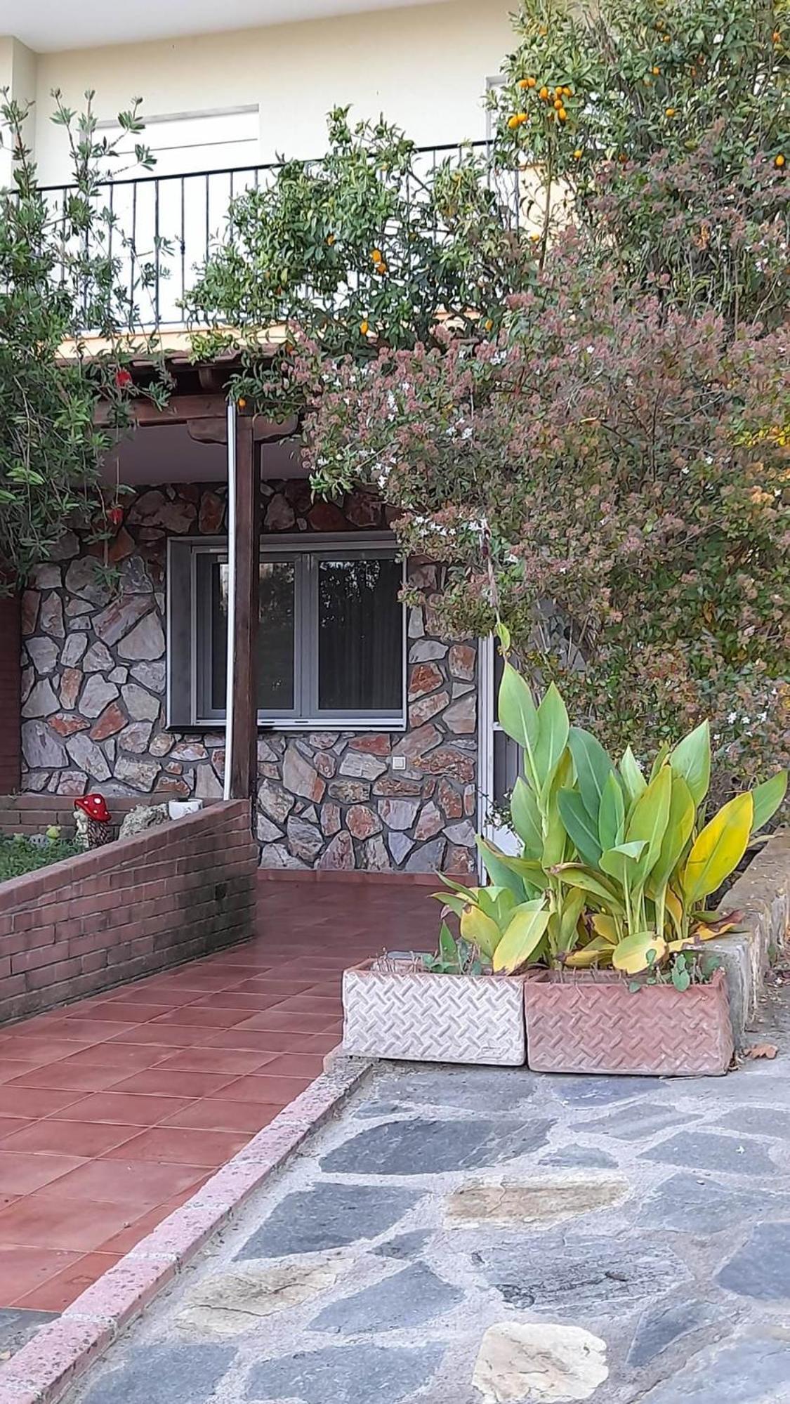 Two-Bedroom House photo 3