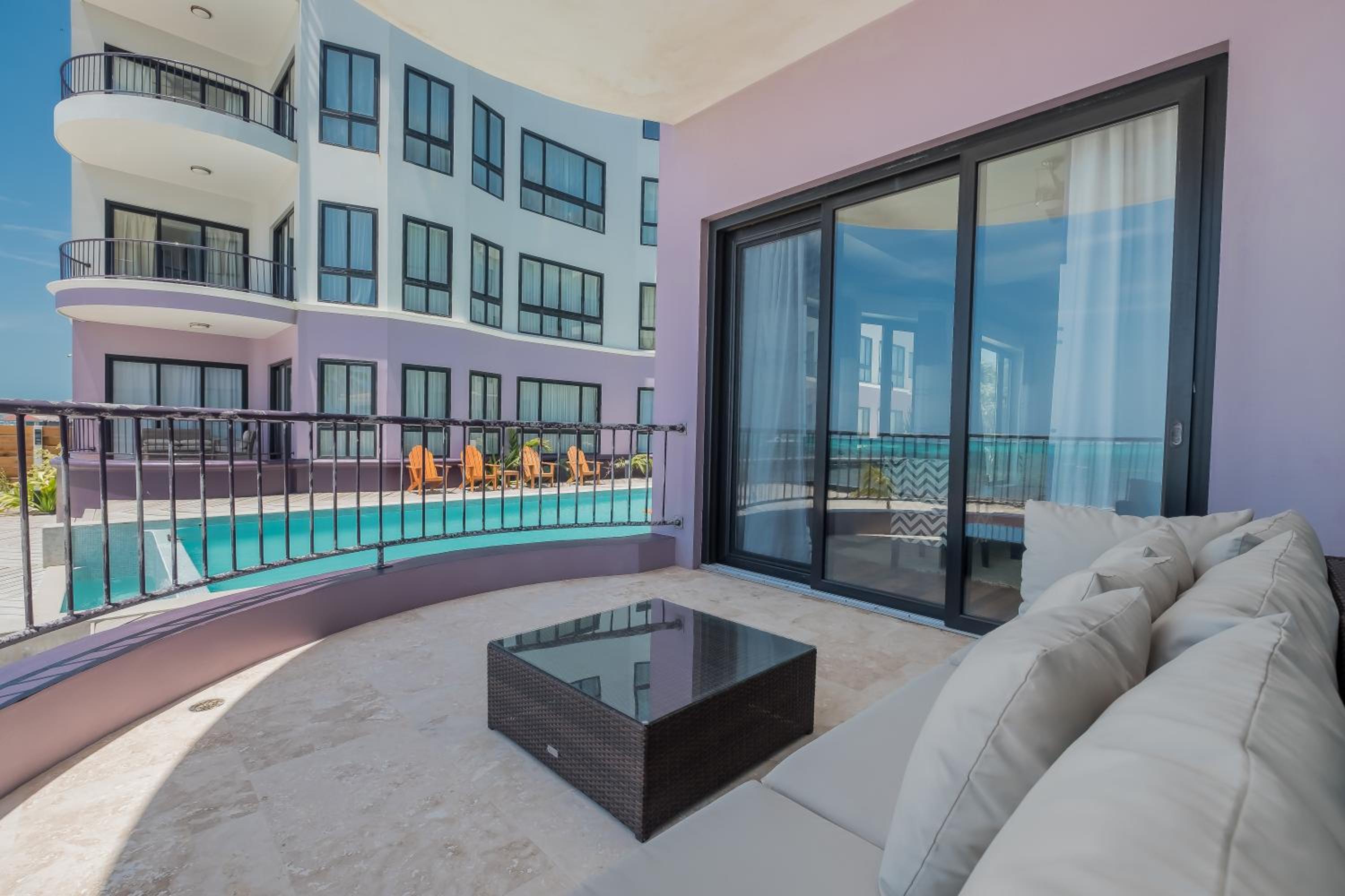Oceanfront Deluxe Suite