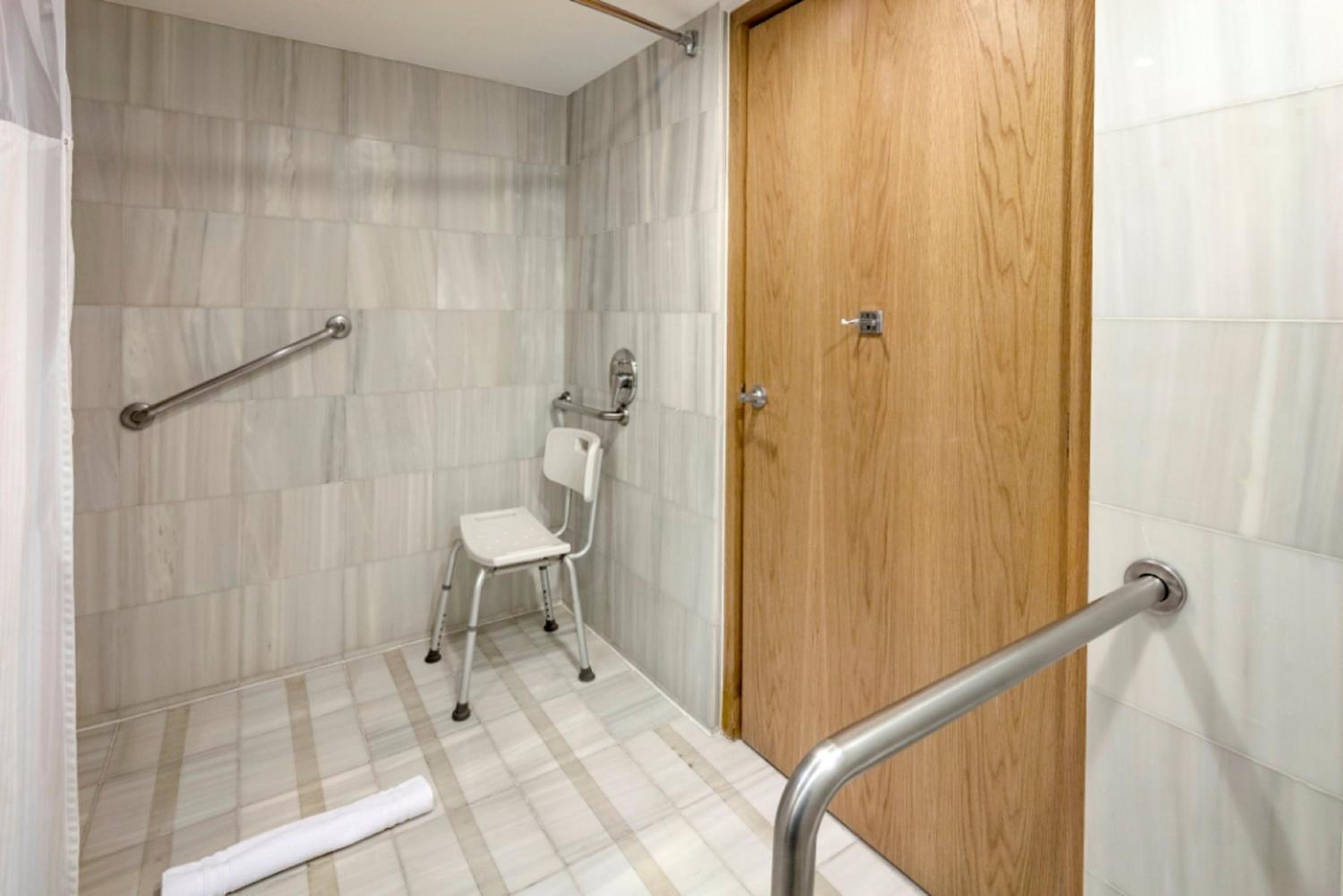 Classic King Room with Accessible Tub - Mobility Access - Photo 6