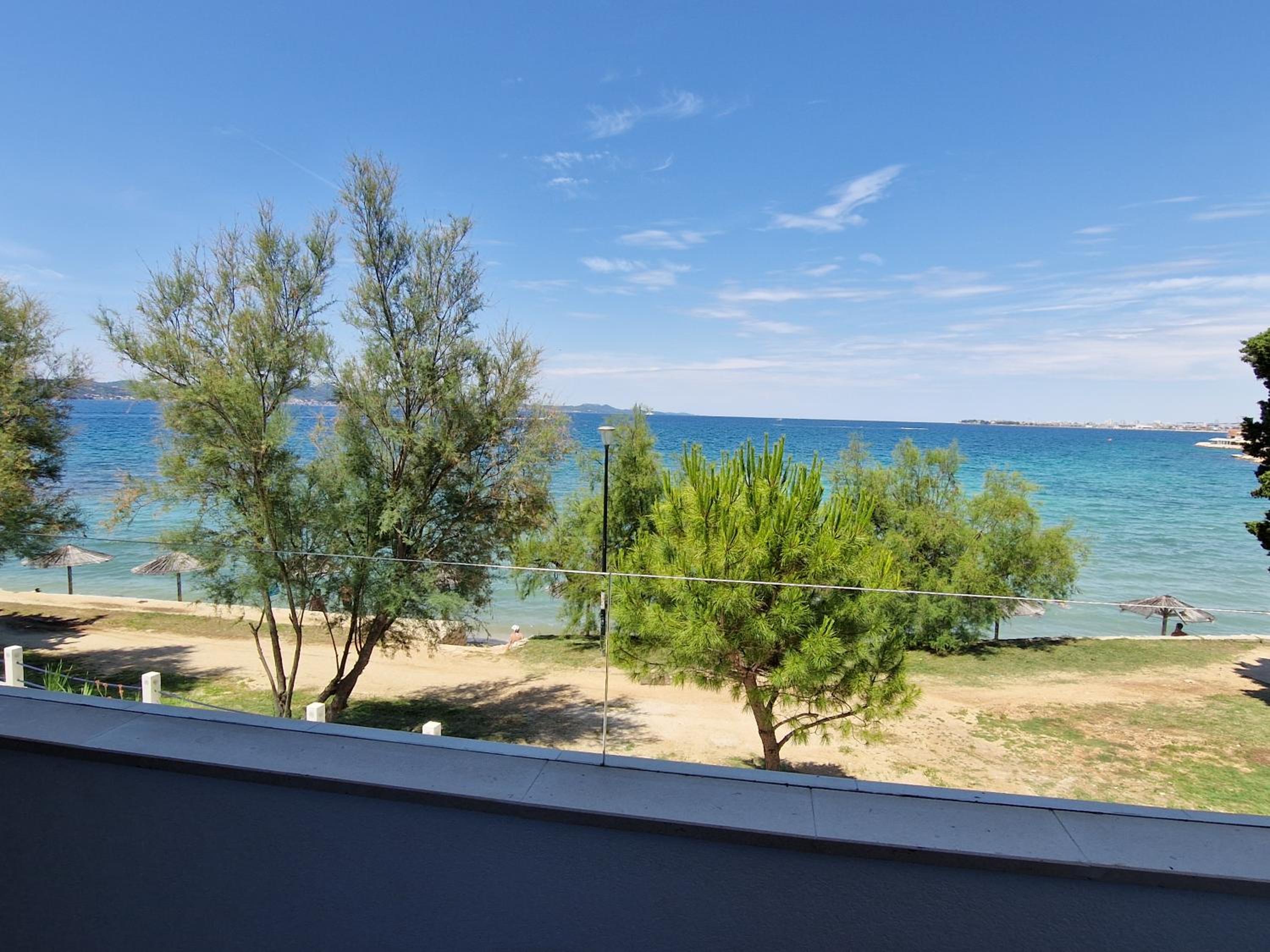One-Bedroom Apartment with Sea View - Split Level photo 2