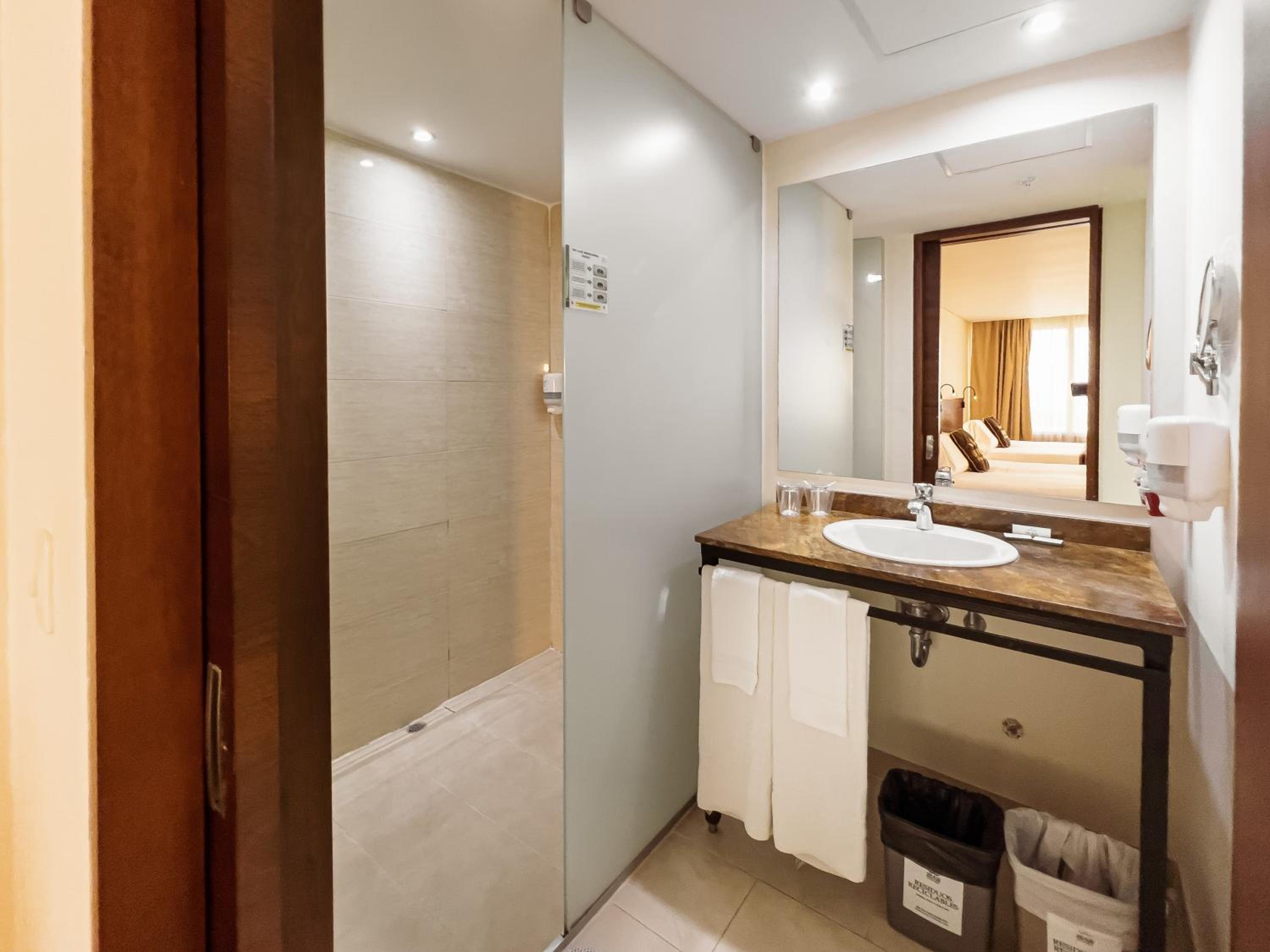 Premier Twin Room - Photo 6