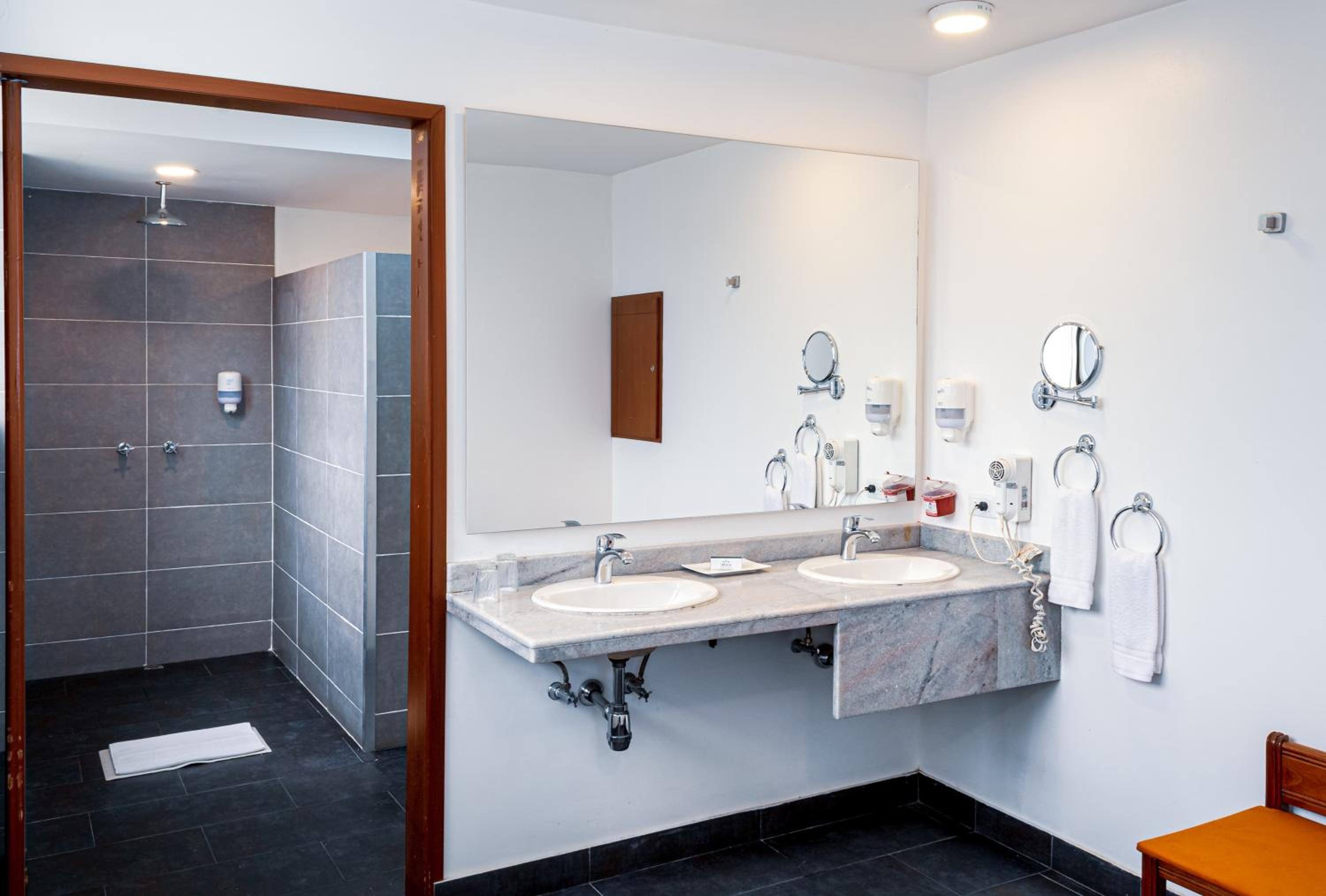 Executive Twin Room - Photo 6