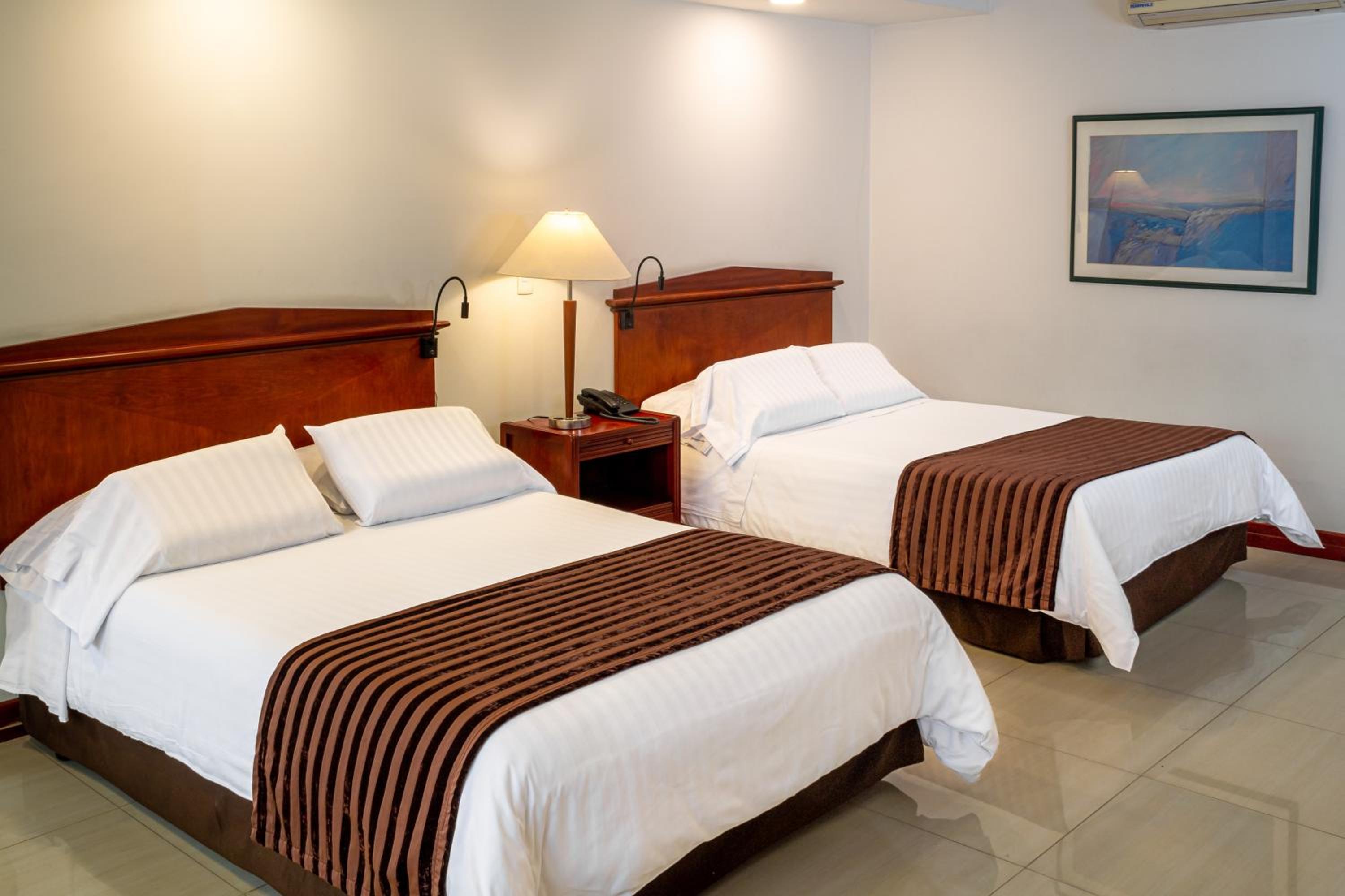 Executive Twin Room - Photo 2