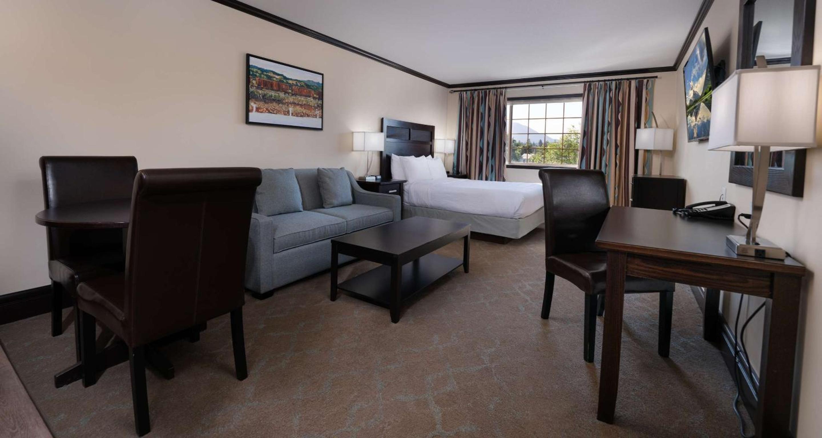 Queen Suite with Sofa Bed and Kitchenette - Photo 1