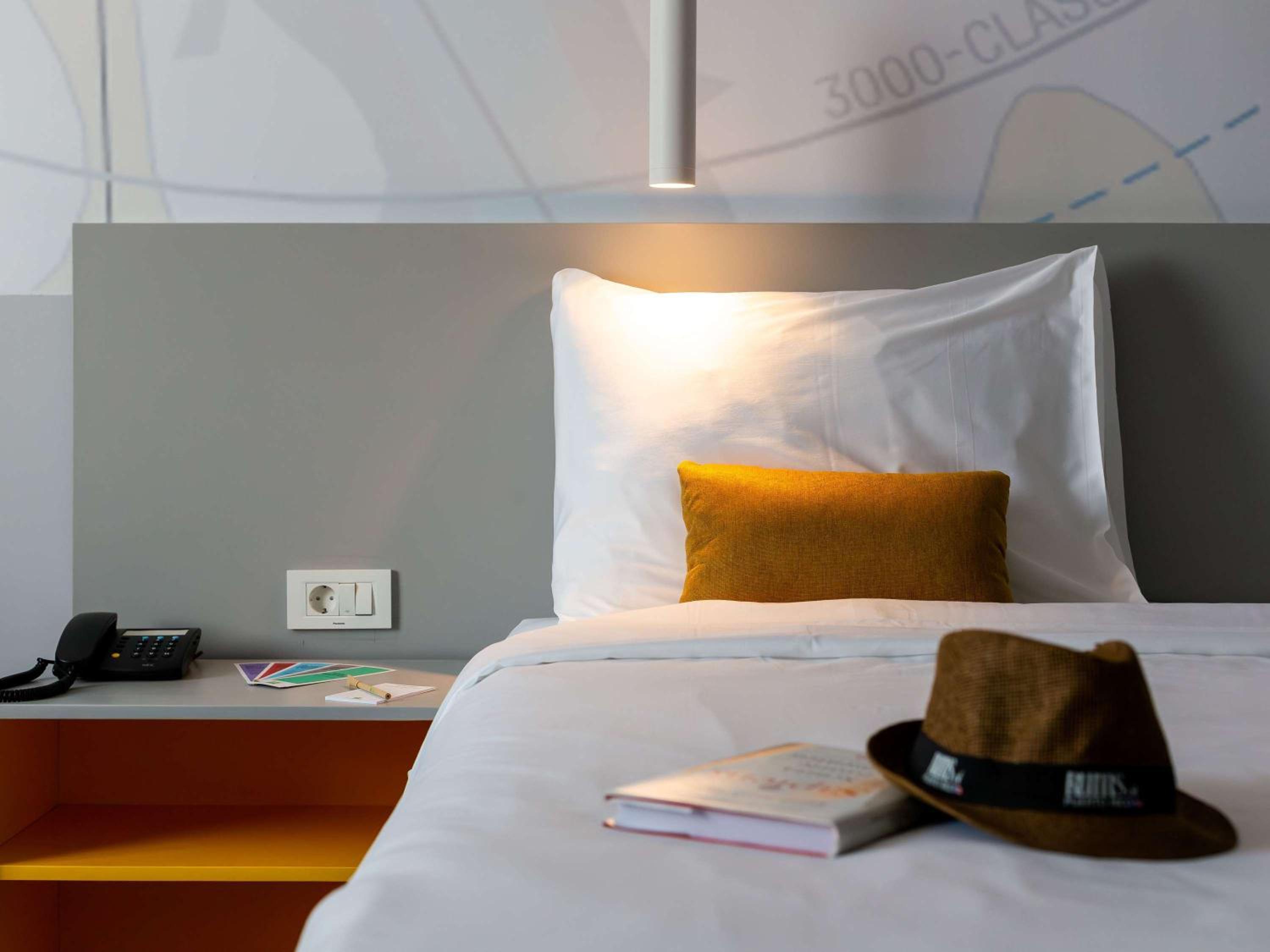Superior King Room with Sofa Bed - Photo 7