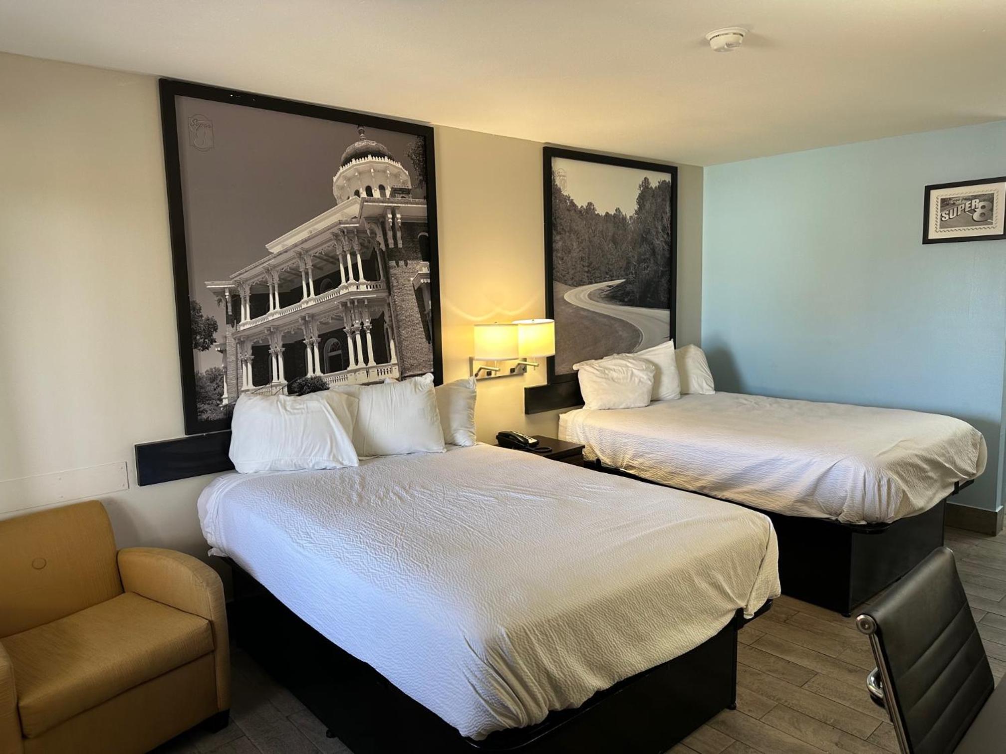 Standard Room with Two Double Beds - Non-Smoking - Photo 4