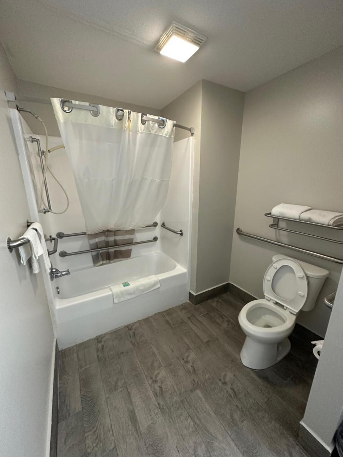 King Room - Mobility Access/Non-Smoking - Photo 2