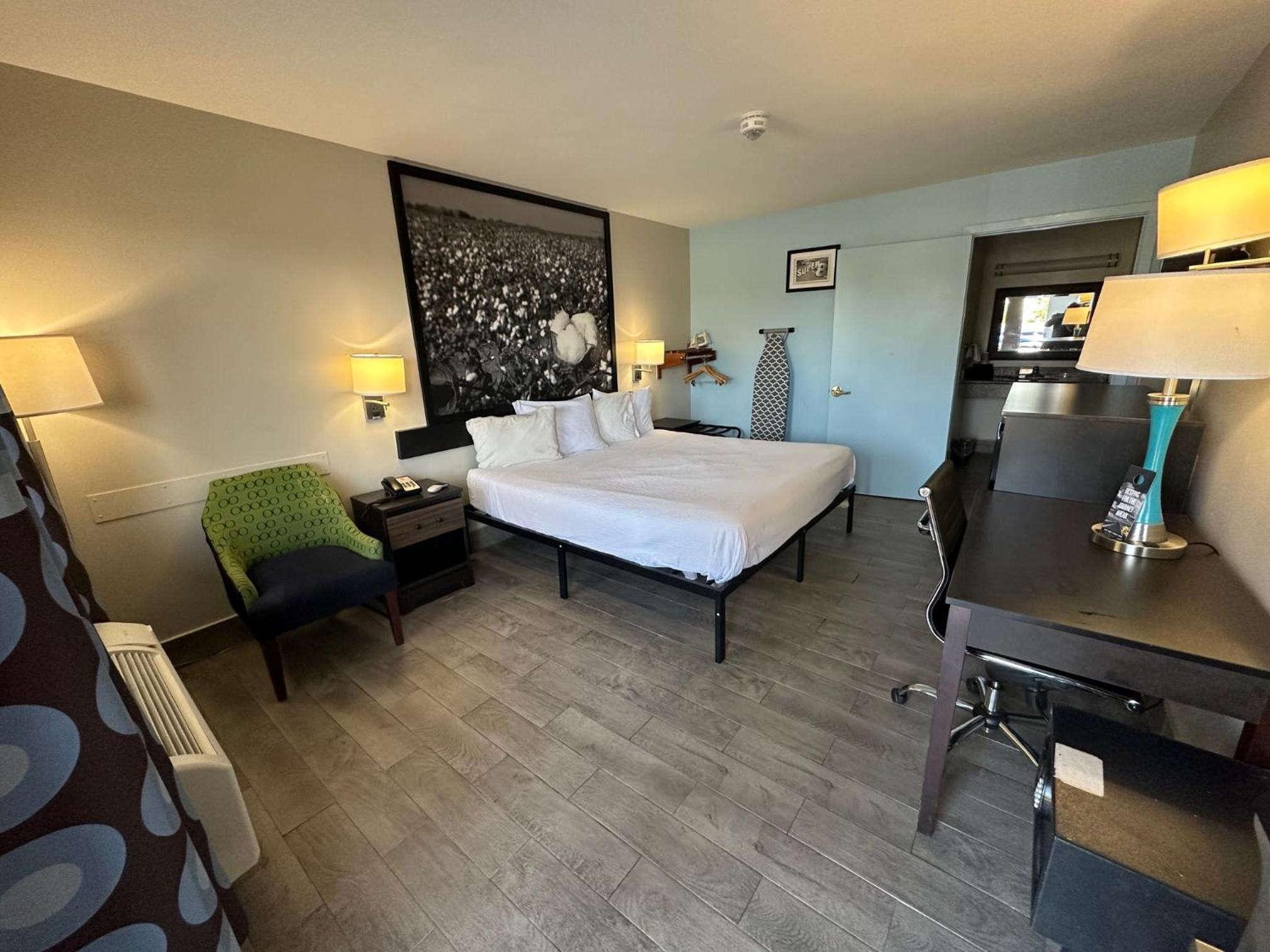 King Room - Mobility Access/Non-Smoking - Photo 10