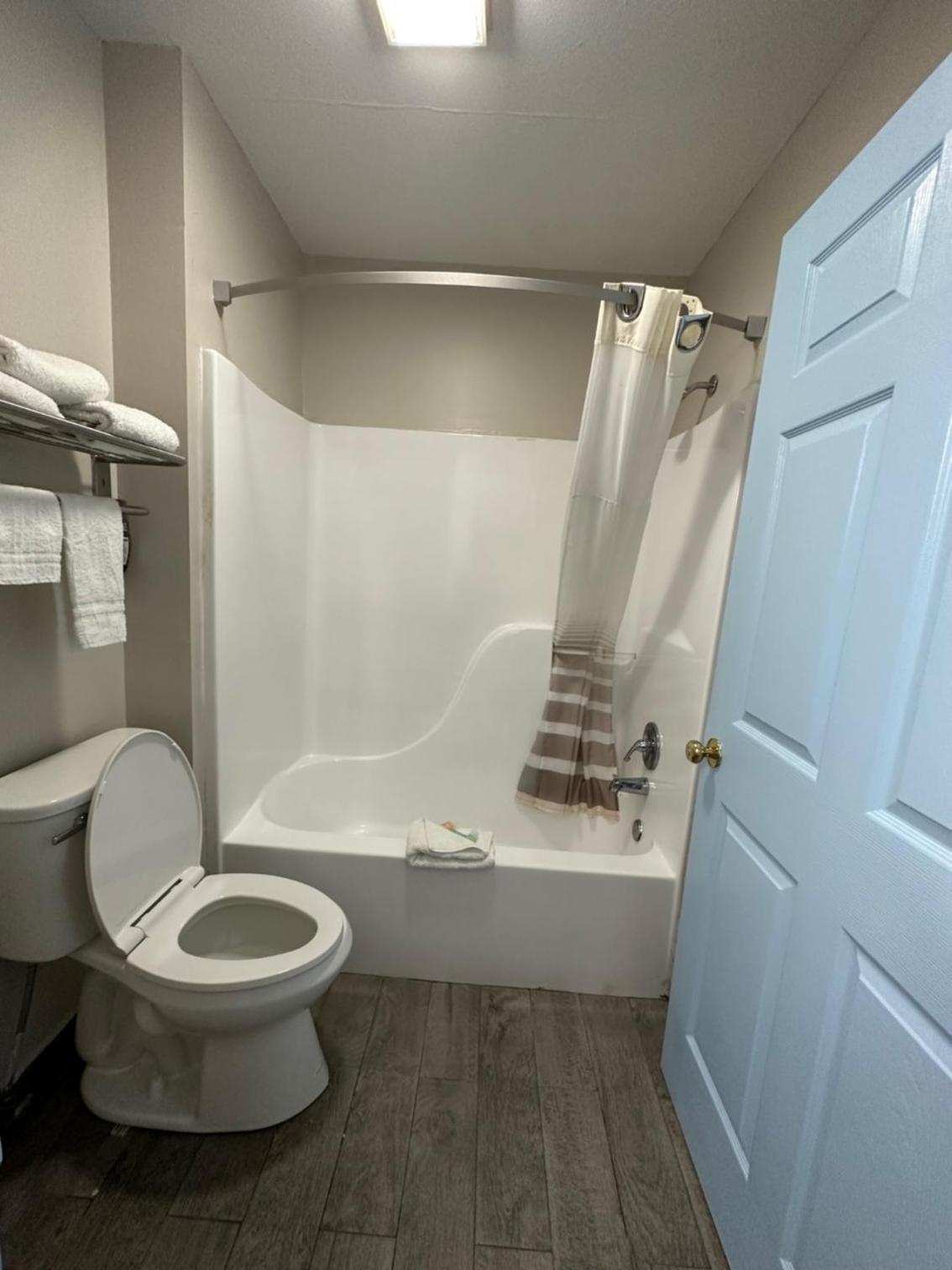 Standard Room with Two Double Beds - Non-Smoking - Photo 8