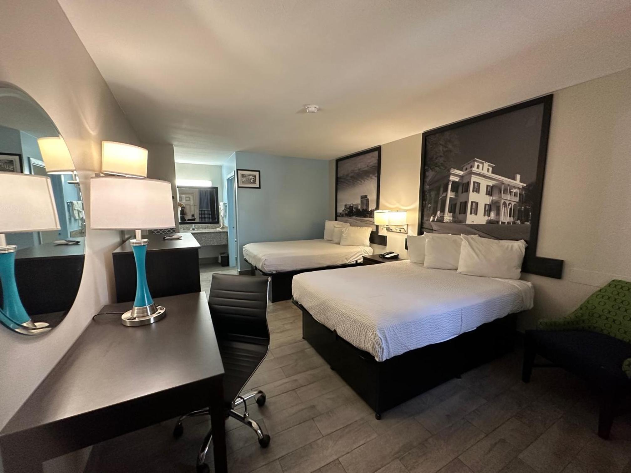 Standard Room with Two Double Beds - Non-Smoking - Photo 9